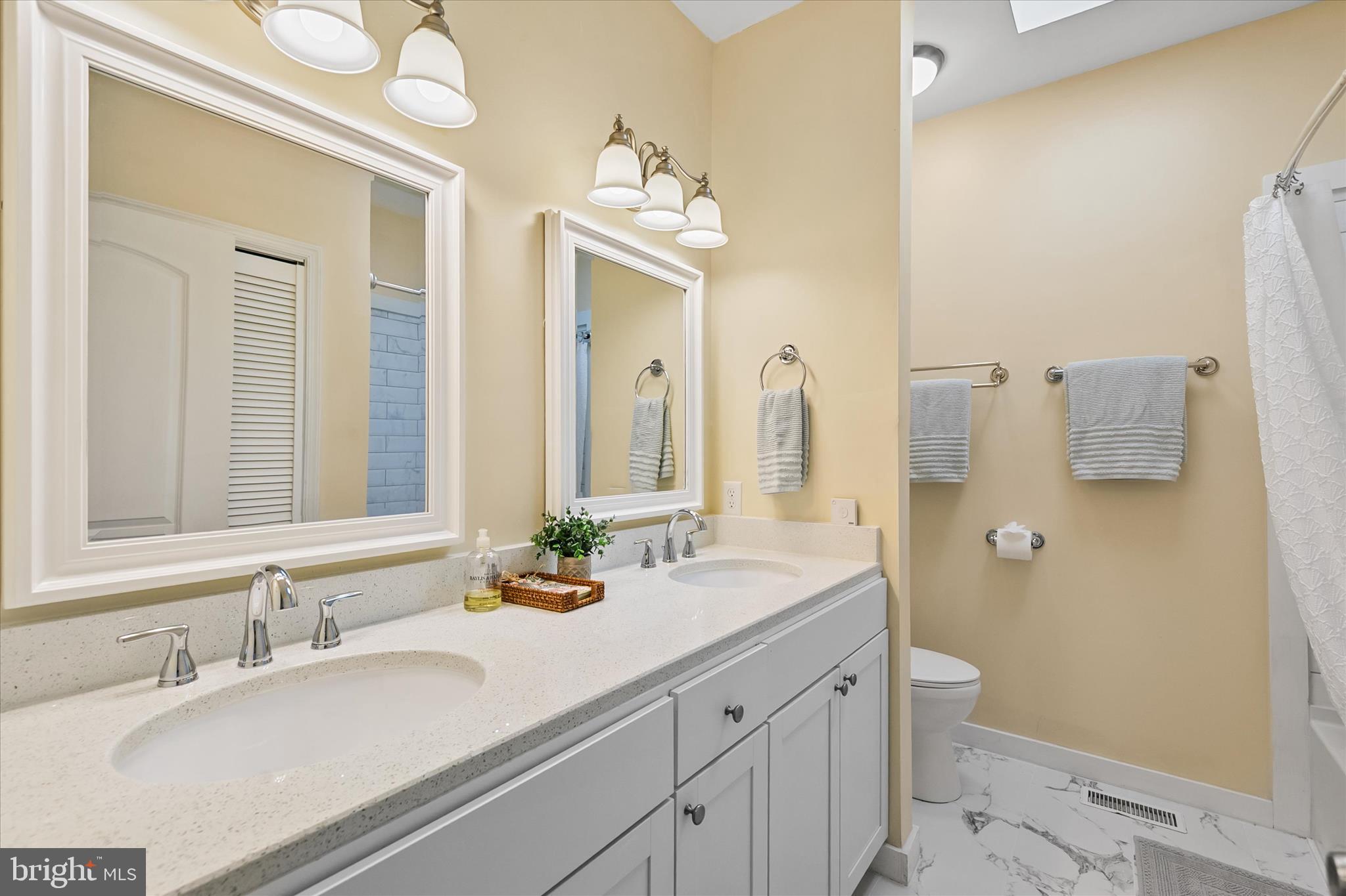 BAY COLONY - Residential