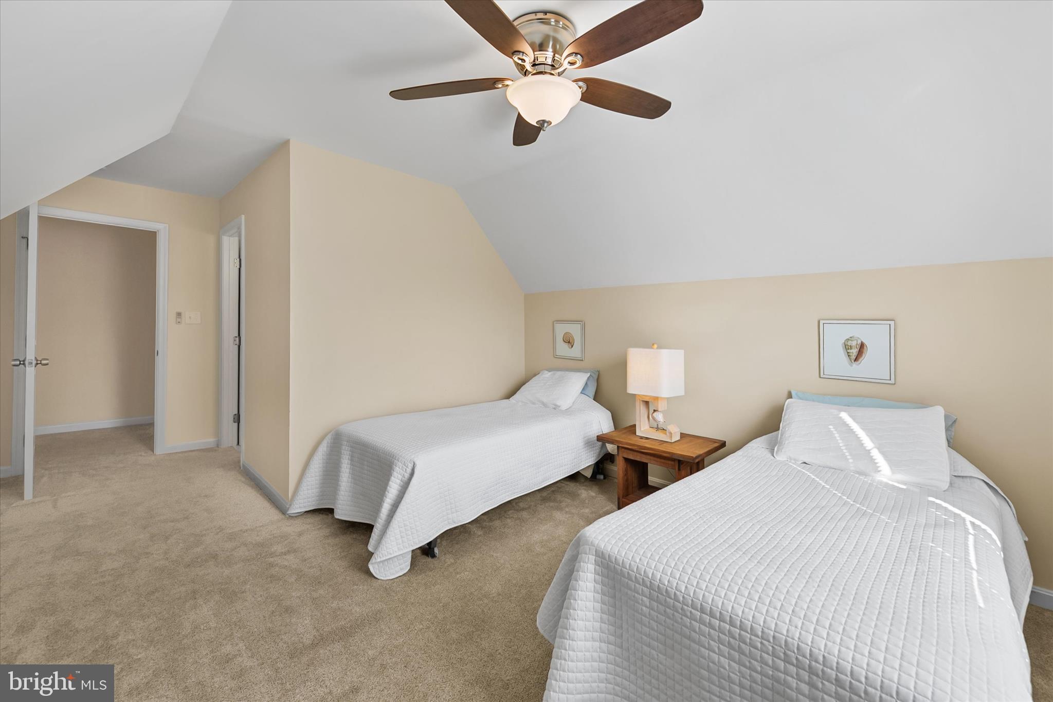 BAY COLONY - Residential