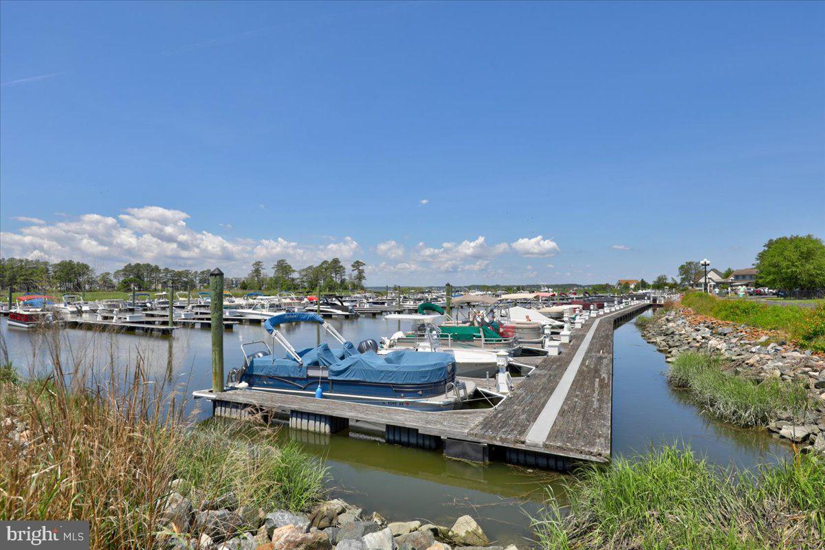 BAY COLONY - Residential