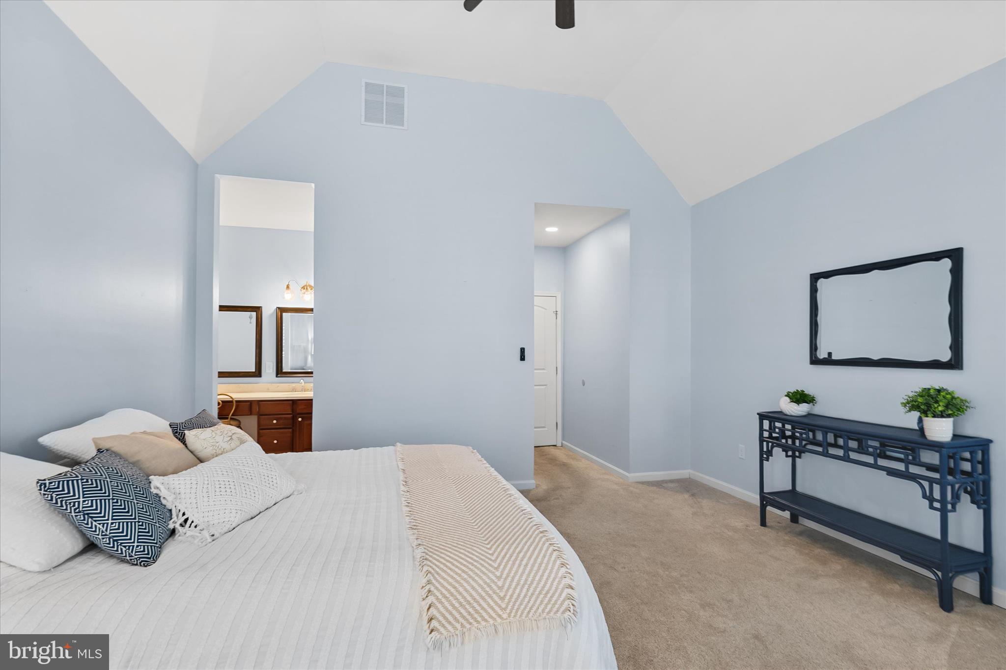 BAY COLONY - Residential