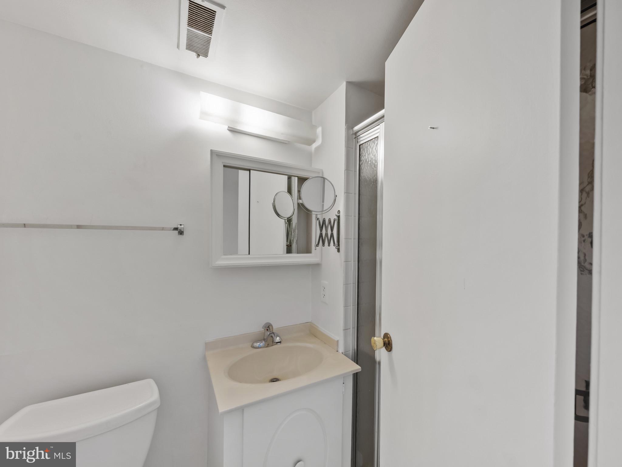 WESTLAKE TERRACE - Residential Lease