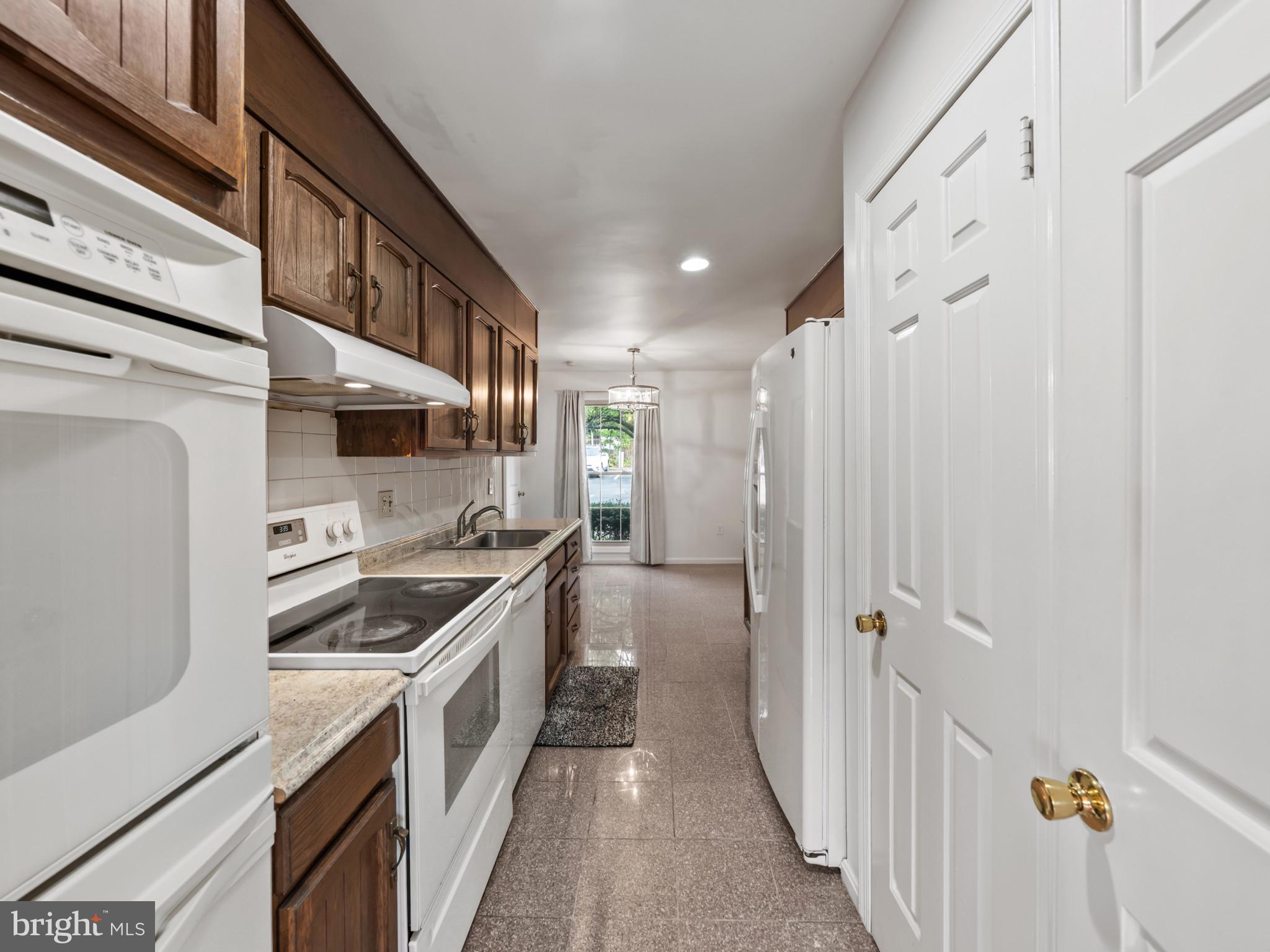 WESTLAKE TERRACE - Residential Lease