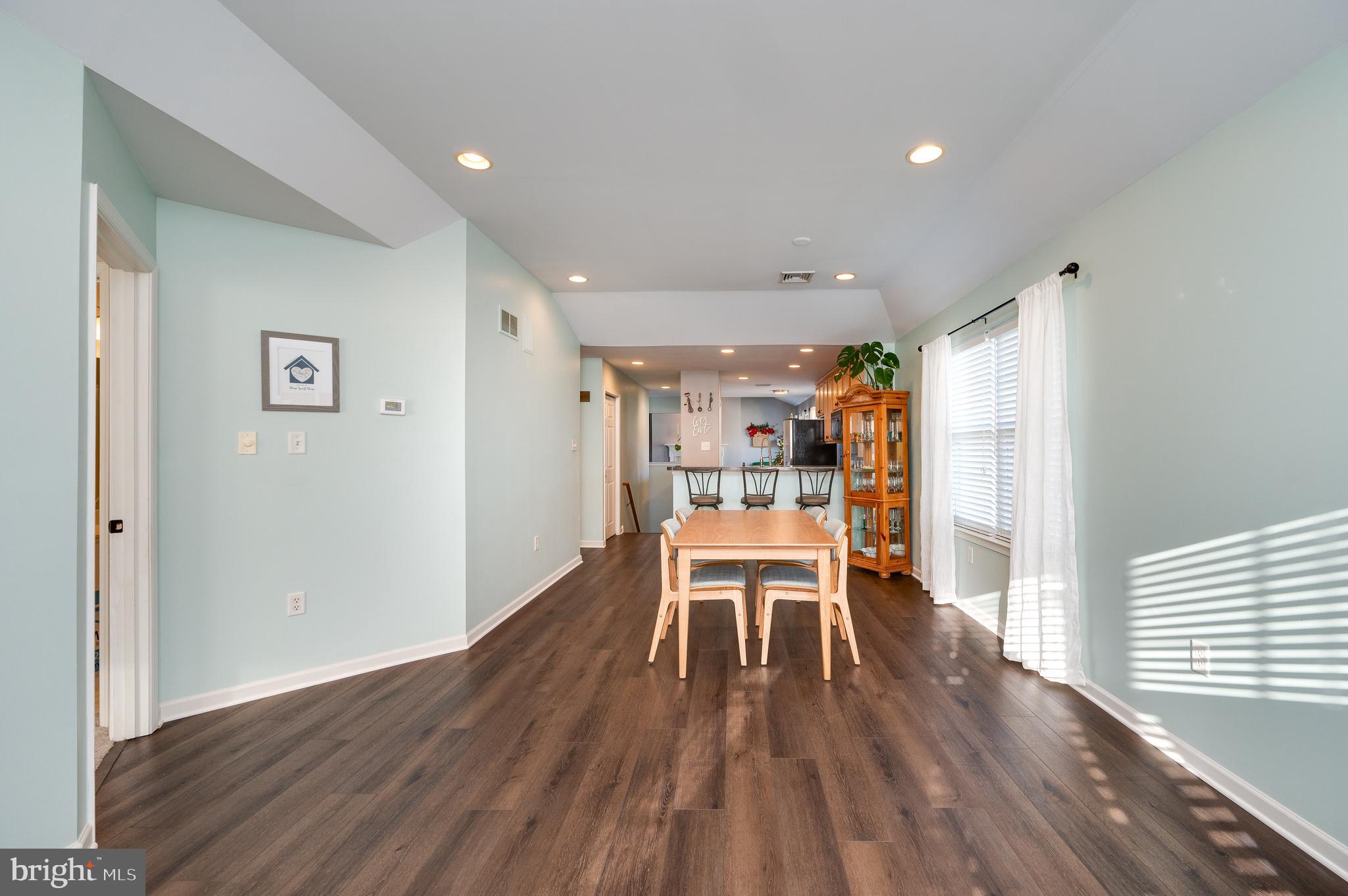 COUNTRY MEADOWS - Residential