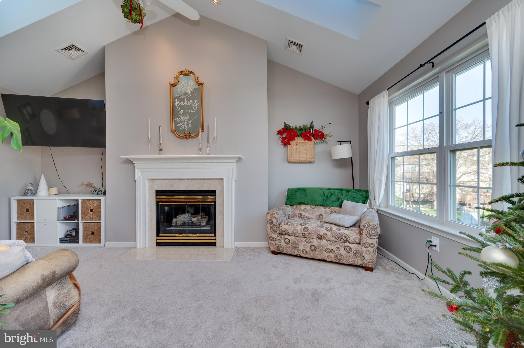 COUNTRY MEADOWS - Residential
