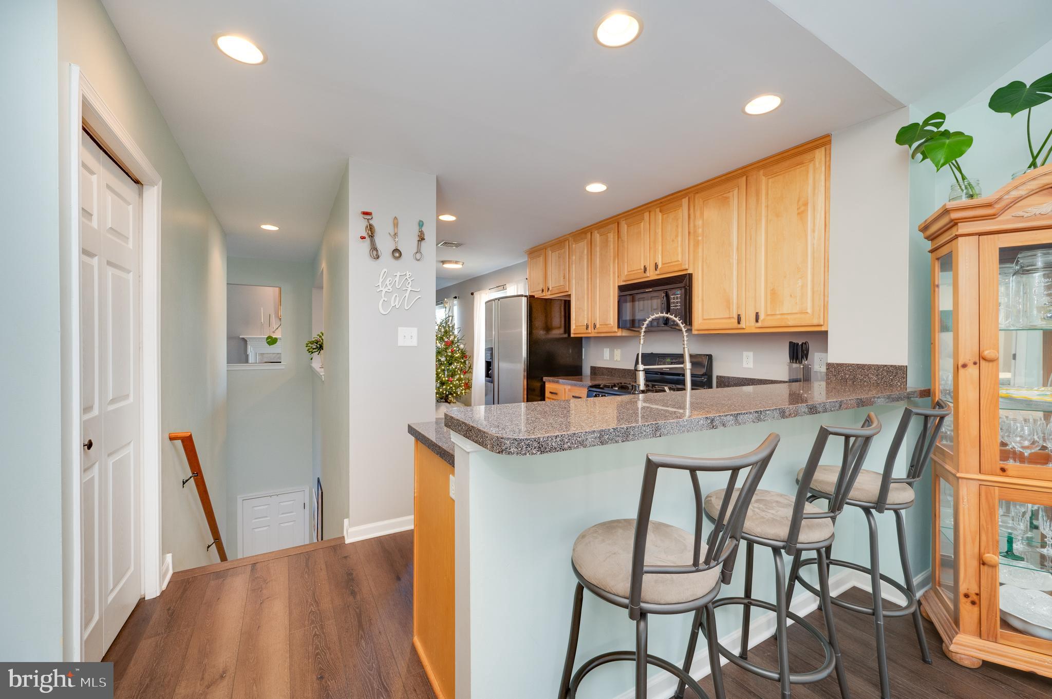 COUNTRY MEADOWS - Residential