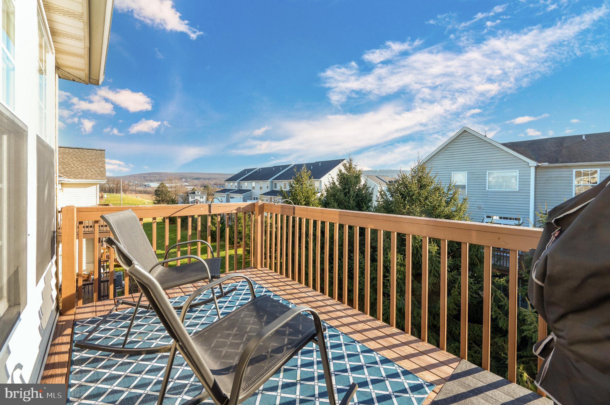 COUNTRY MEADOWS - Residential