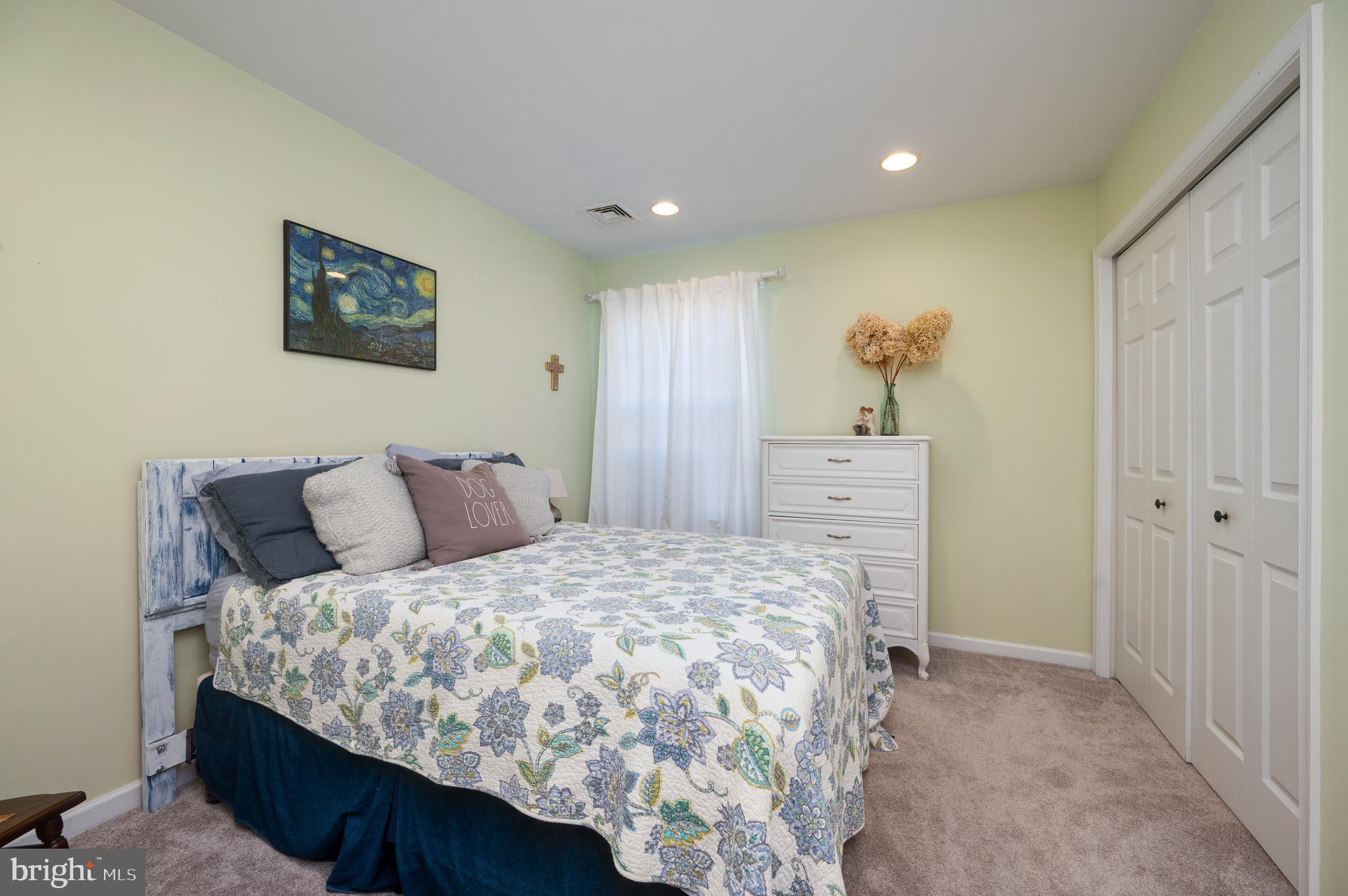 COUNTRY MEADOWS - Residential
