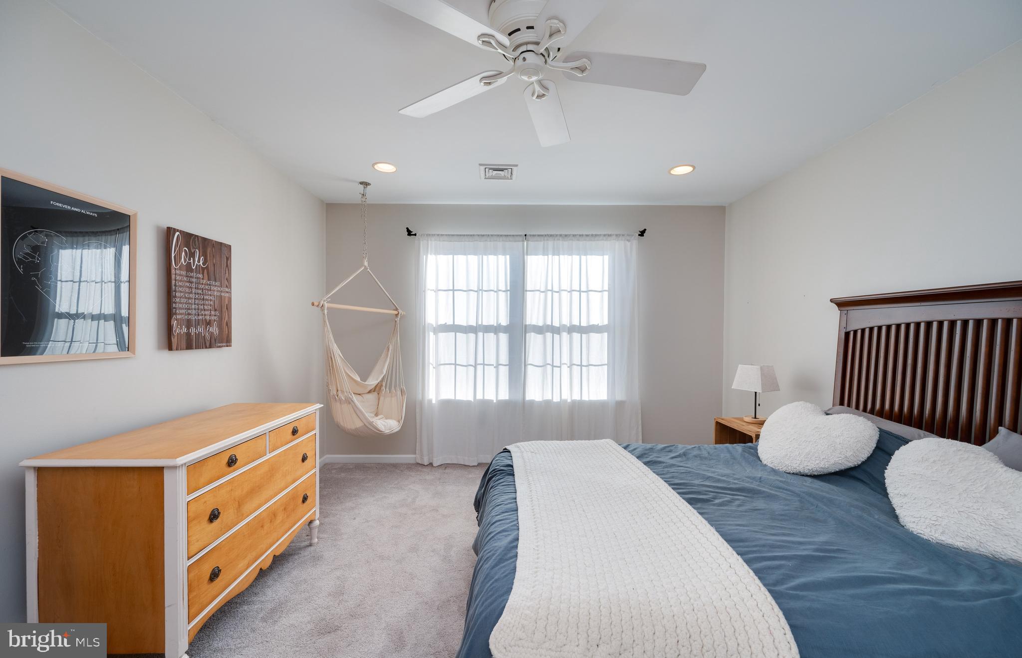 COUNTRY MEADOWS - Residential