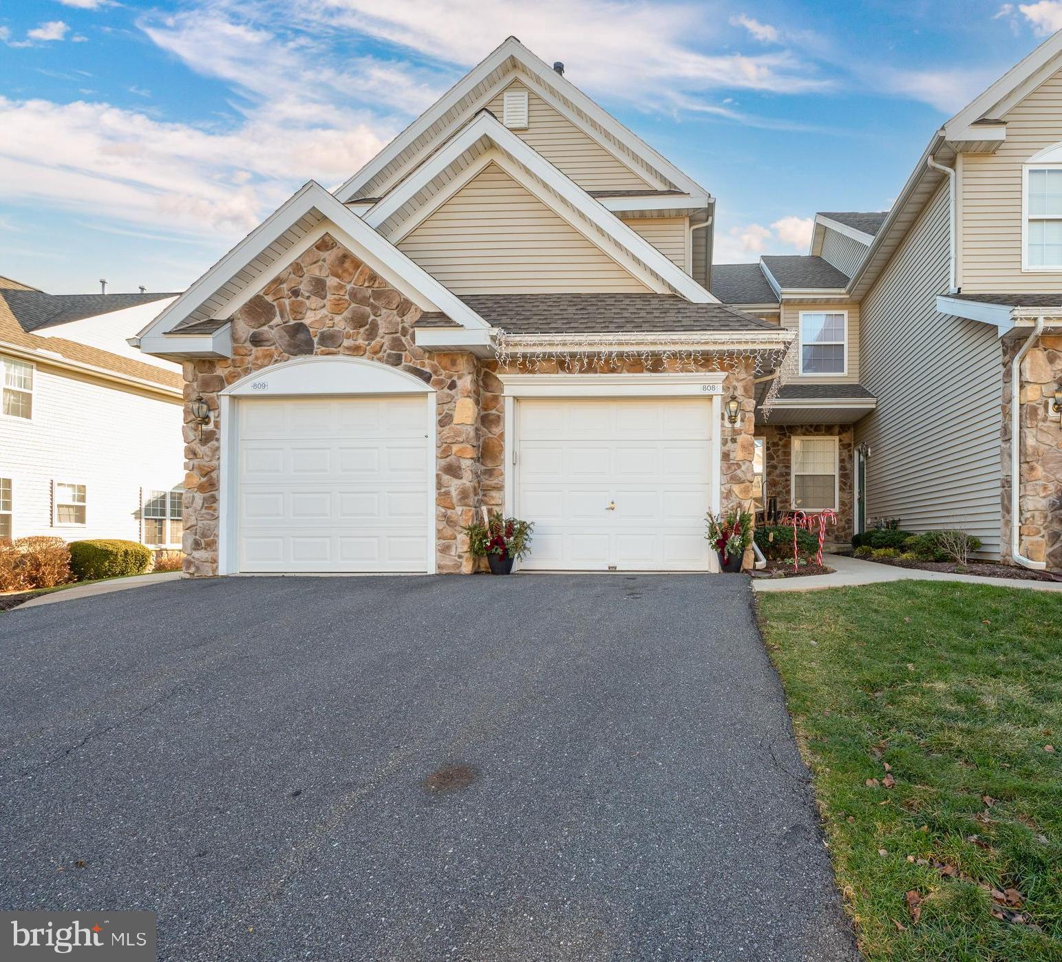 COUNTRY MEADOWS - Residential