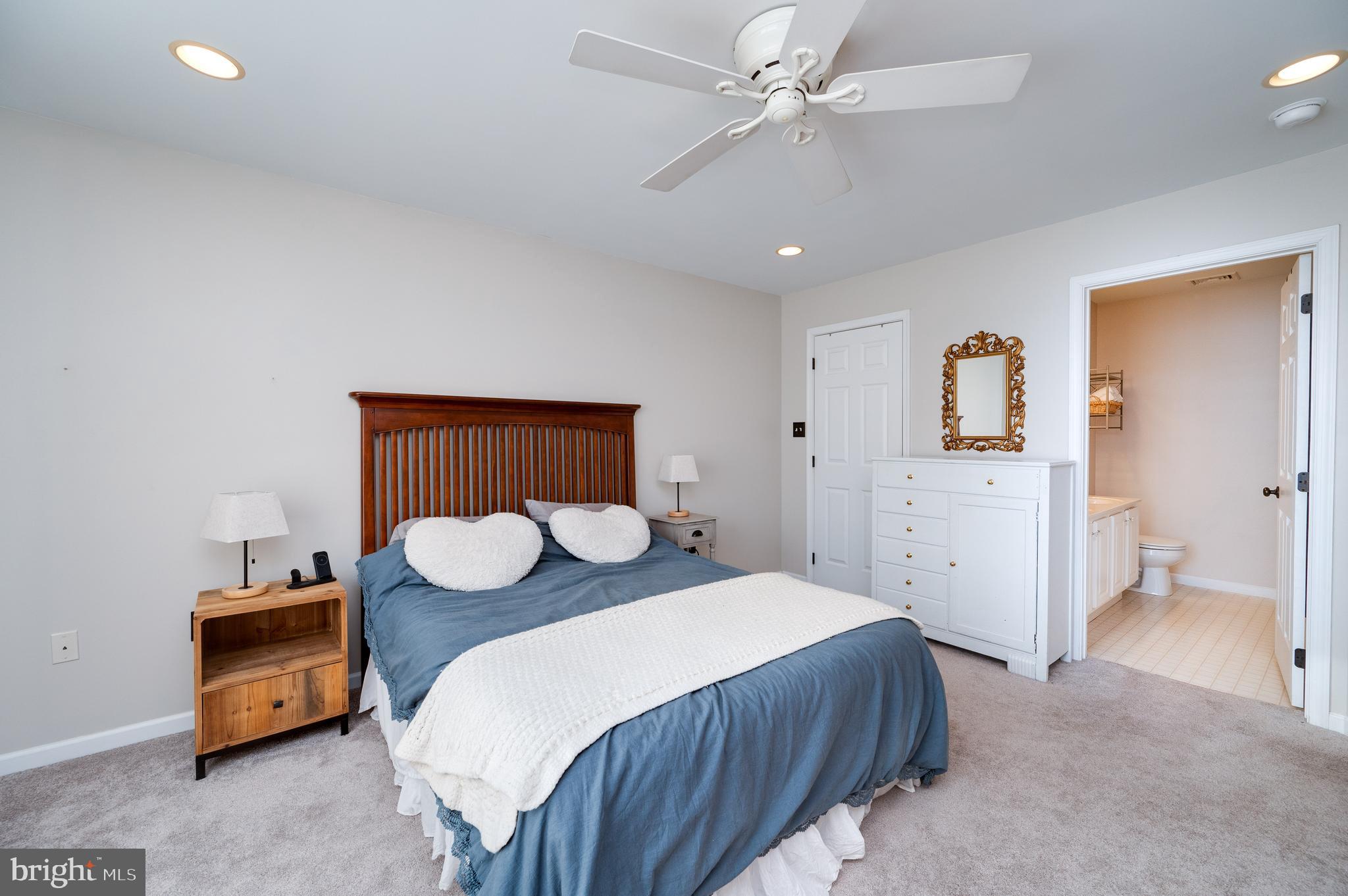 COUNTRY MEADOWS - Residential