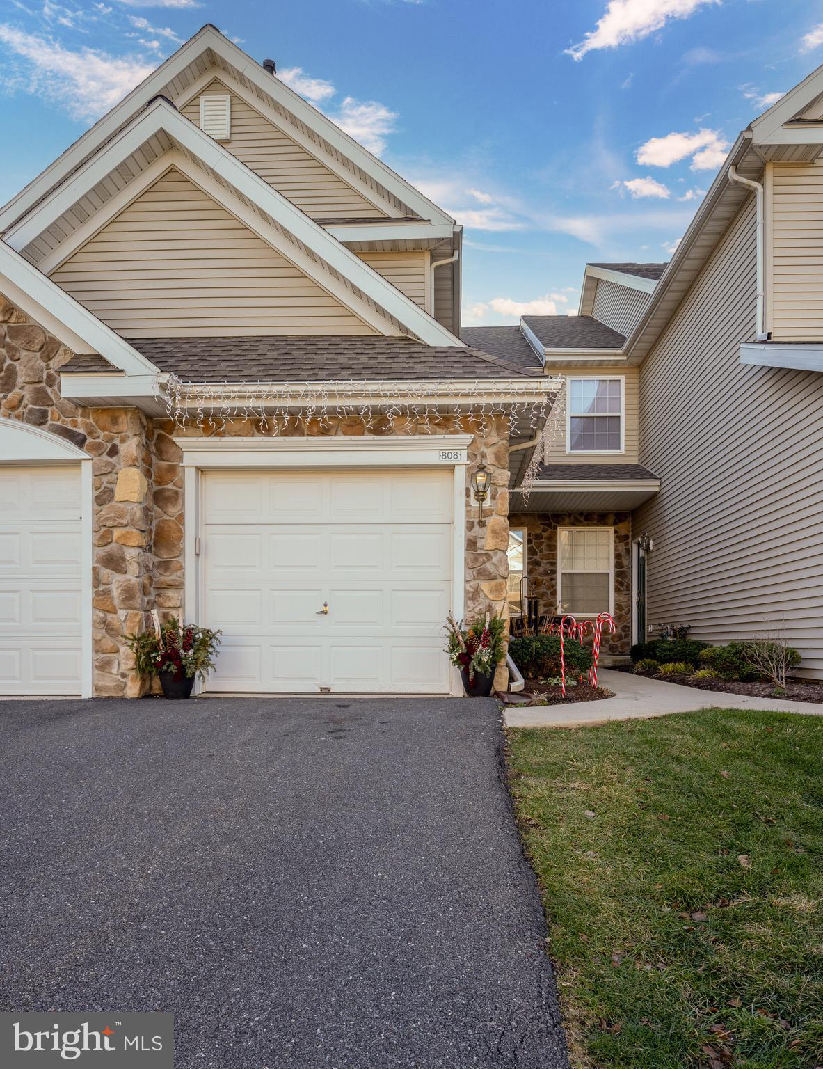 COUNTRY MEADOWS - Residential