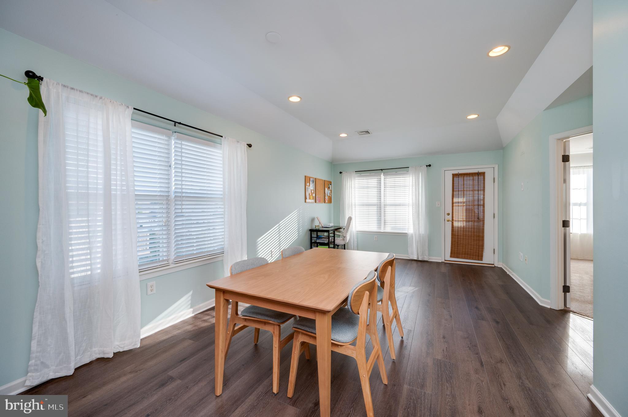 COUNTRY MEADOWS - Residential