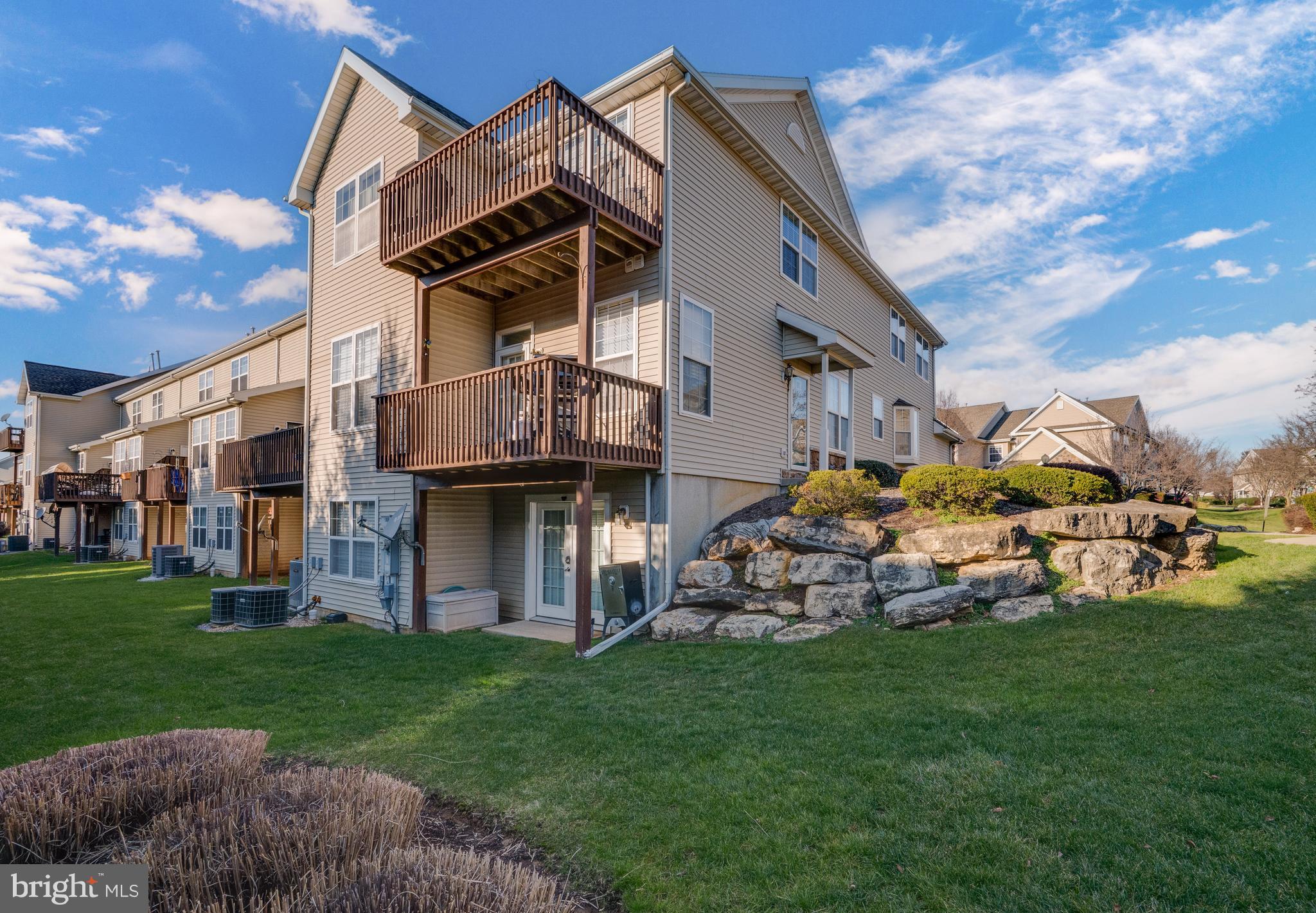 COUNTRY MEADOWS - Residential