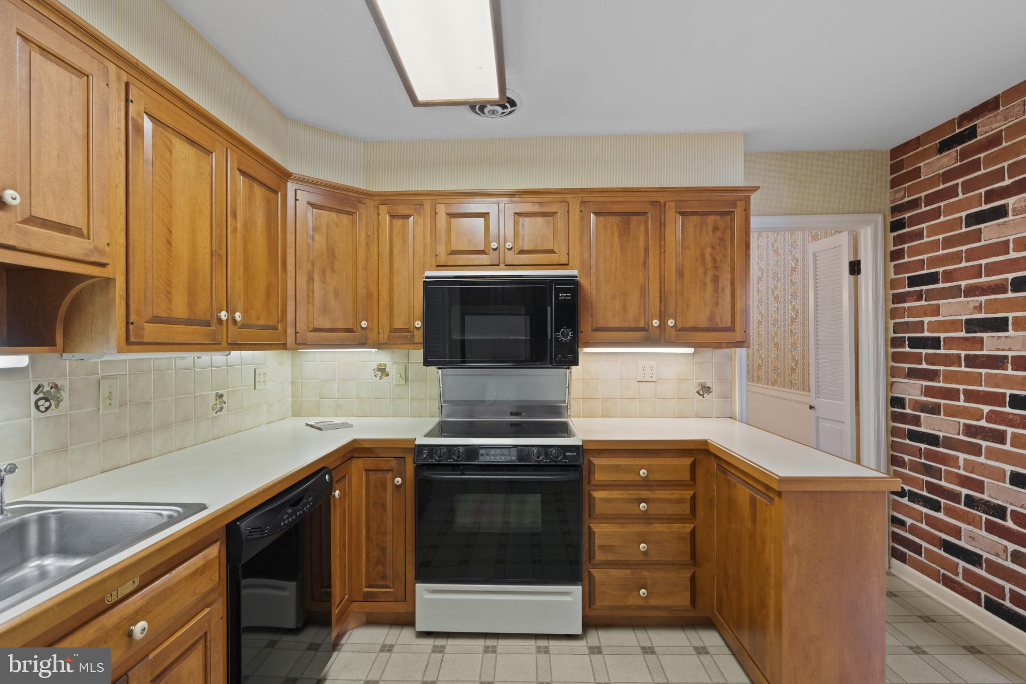 ASHBRIDGE FARMS - Residential