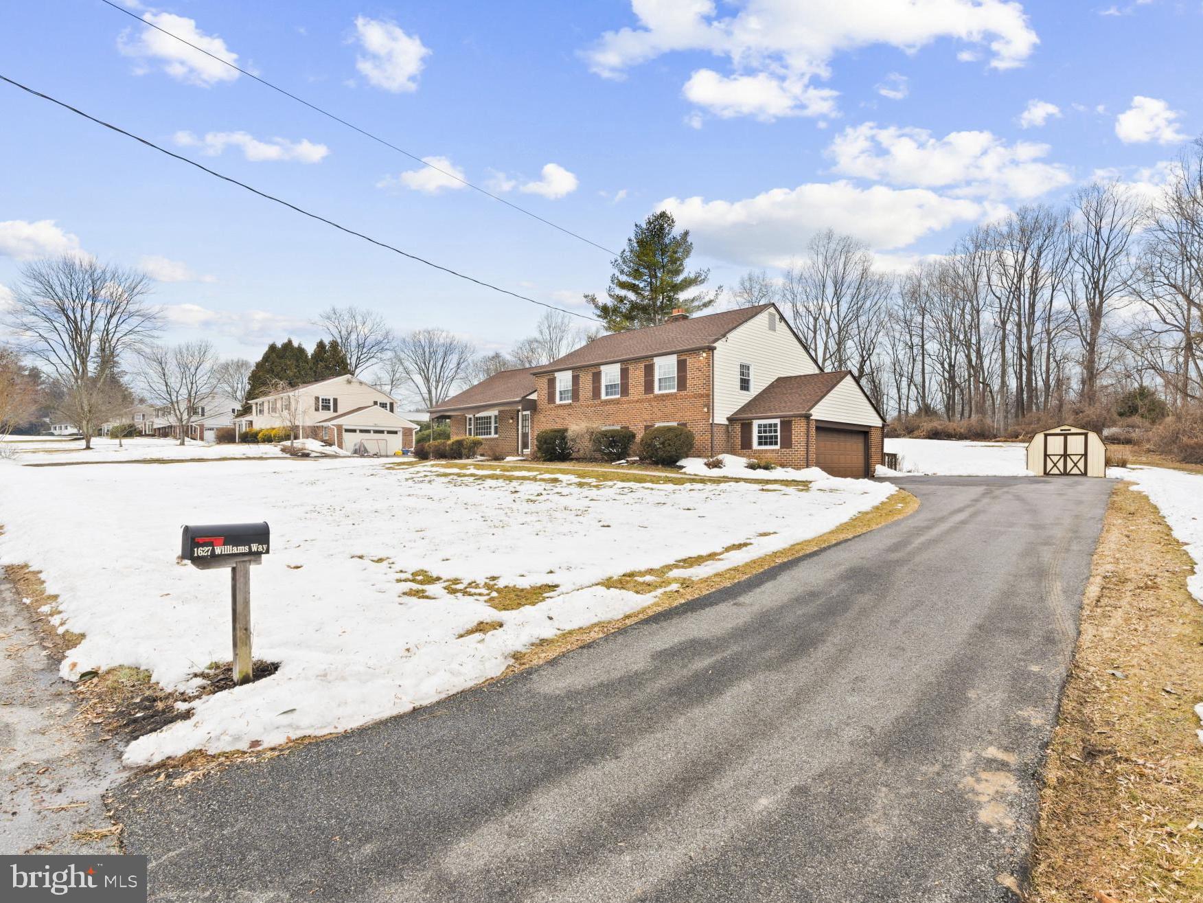 ASHBRIDGE FARMS - Residential