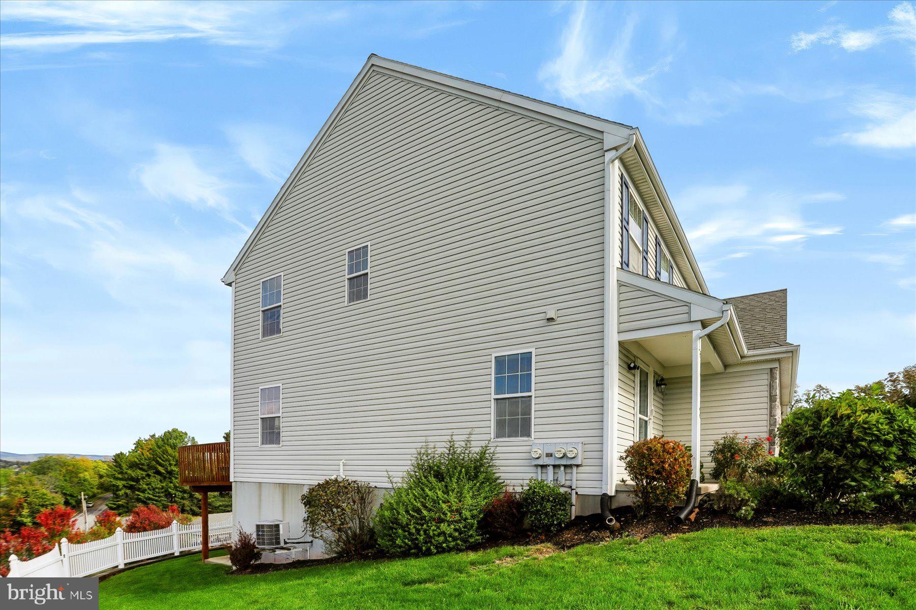 753 WINDING LANE