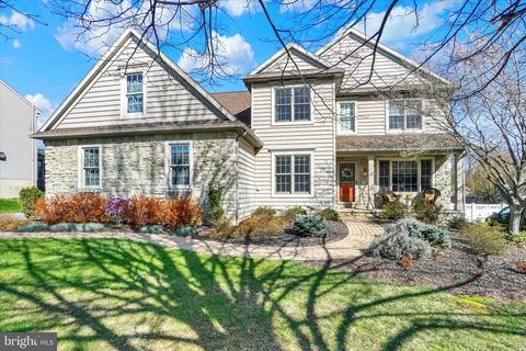 Photo of 934 Castle Pond Drive, YORK, PA 17402 (MLS # PAYK2100936)