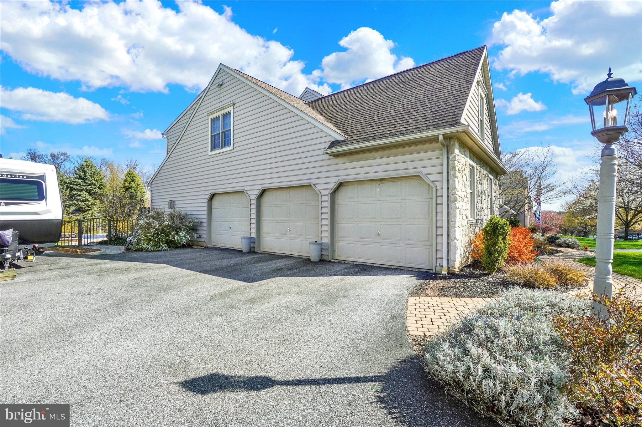 934 CASTLE POND DRIVE