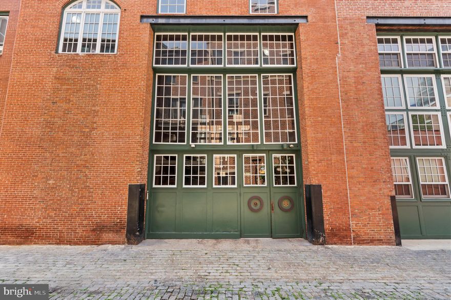 Welcome to your new home at The Castings in vibrant Old City! This 2-bedroom, 1-bathroom  unit spans just under 900 square feet, featuring hardwood floors, tons of natural light, air conditioning and in unit washer & dryer. Enjoy the convenience of a secure, pet-friendly building and the local charm of Old City! The viral  Riverwards Produce Market and Coffee Zeit are just steps away. With street parking, this is urban living at its best. Don't miss out on this fantastic opportunity to rent! Ready for move in ASAP