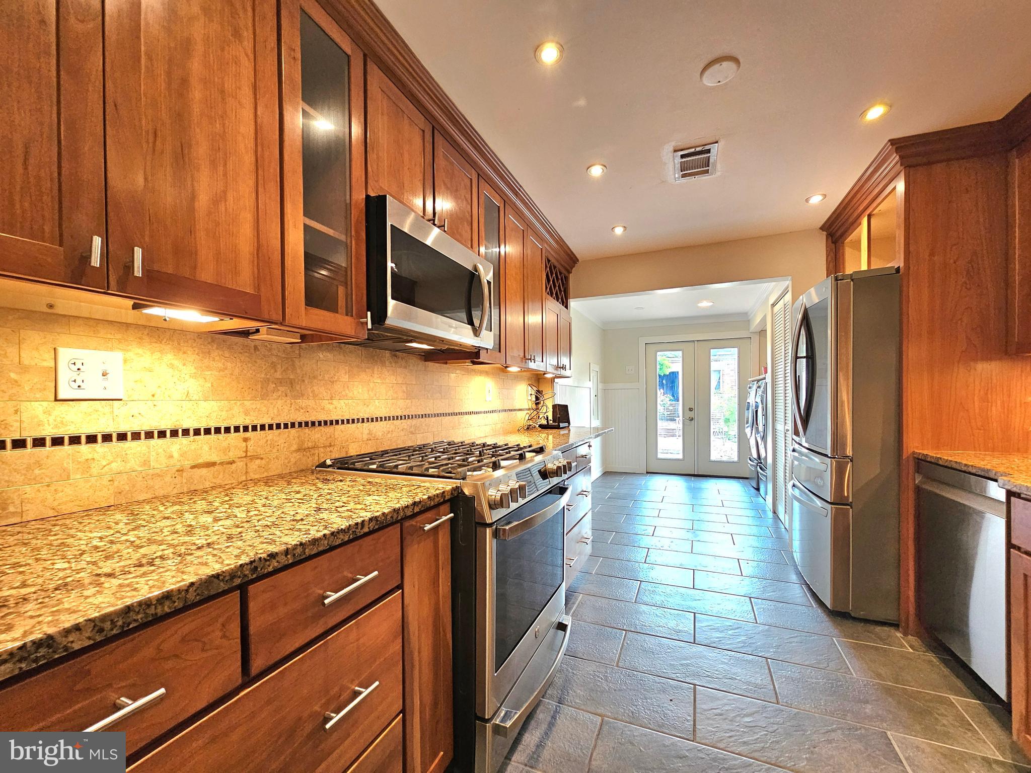 OLD TOWN ALEXANDRIA - Residential Lease