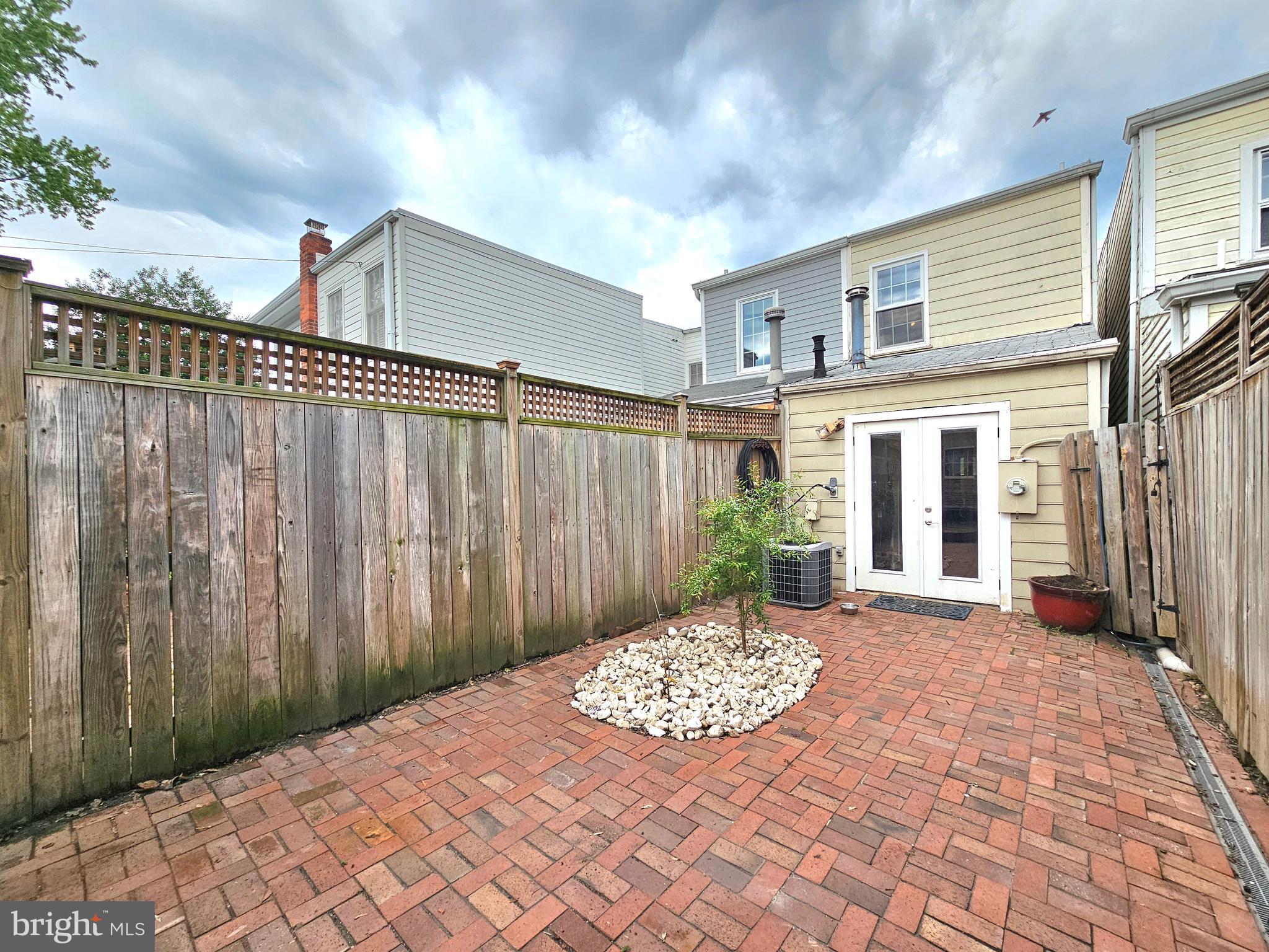 OLD TOWN ALEXANDRIA - Residential Lease