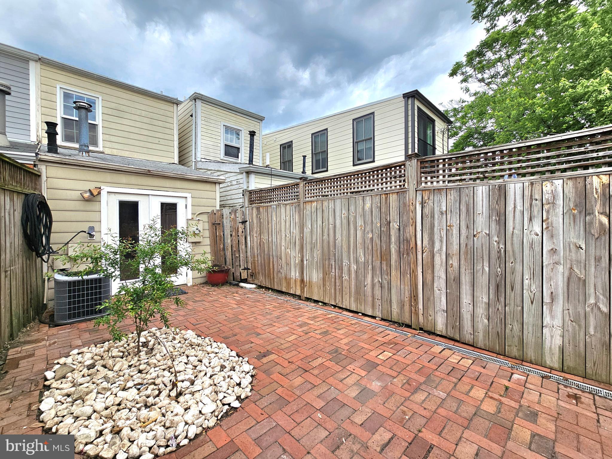 OLD TOWN ALEXANDRIA - Residential Lease