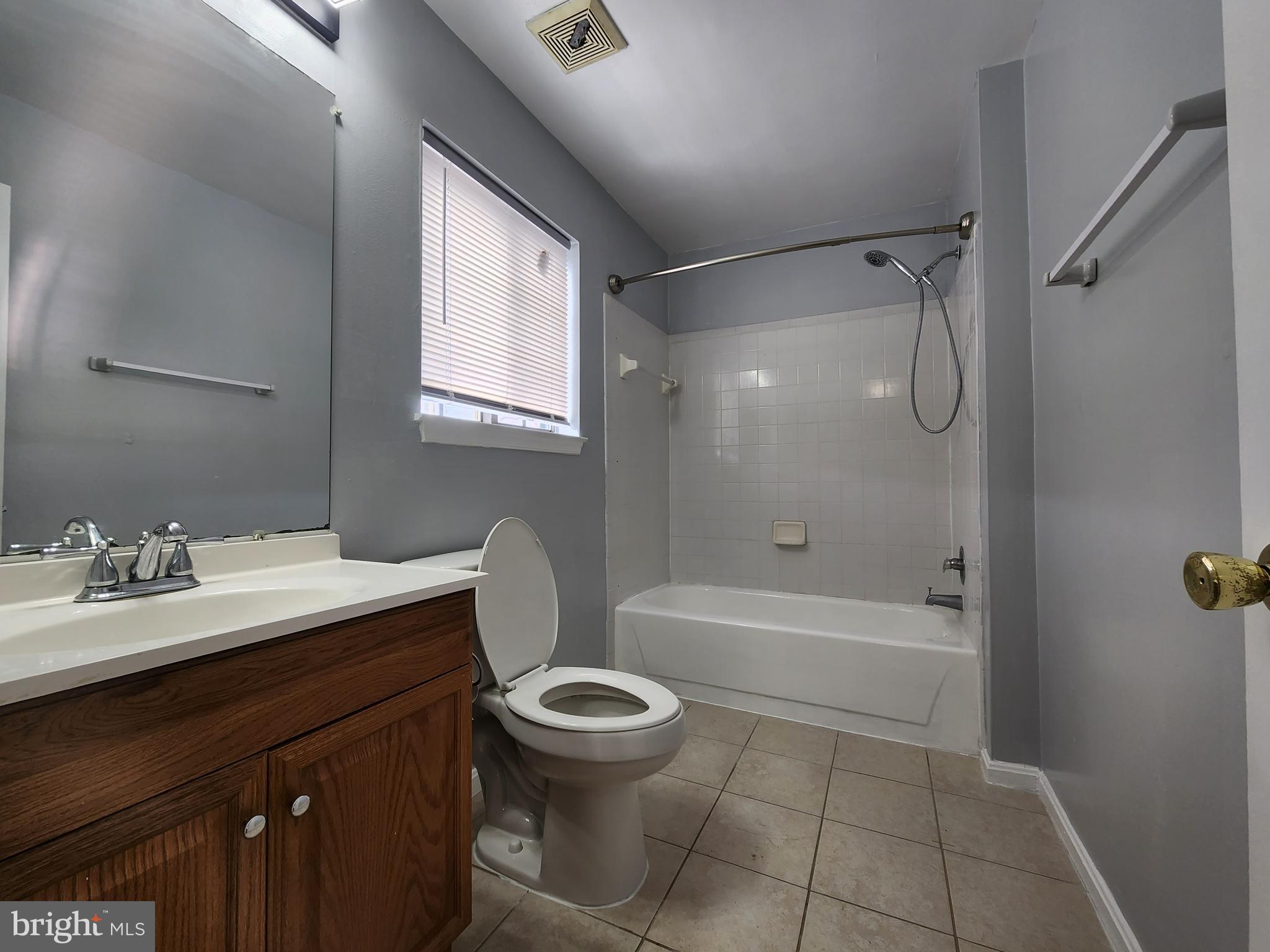 THE TIERS OF LAUREL LAKE - Residential Lease