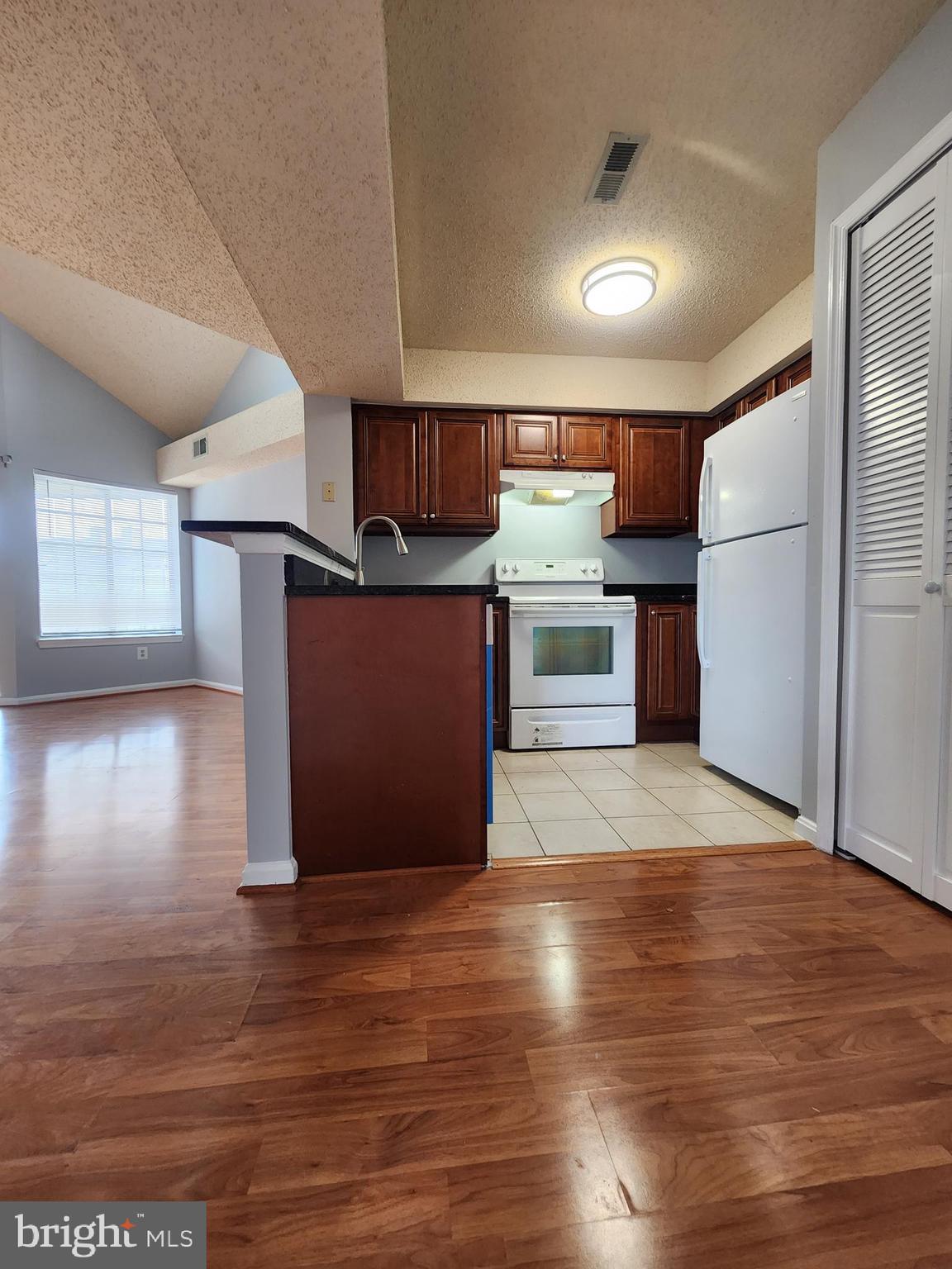 THE TIERS OF LAUREL LAKE - Residential Lease