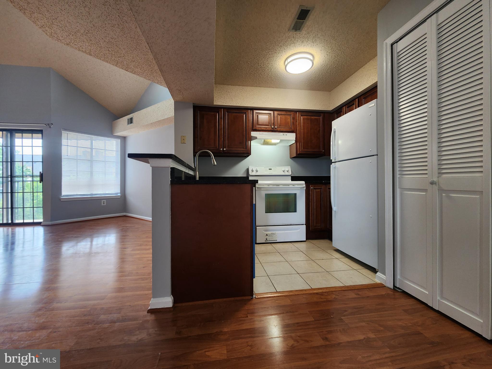 THE TIERS OF LAUREL LAKE - Residential Lease