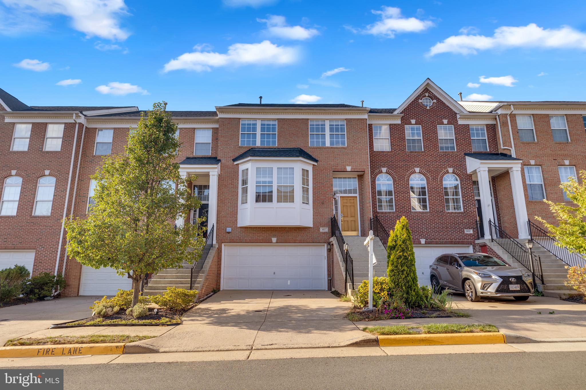 851 VALEMOUNT TERRACE NE