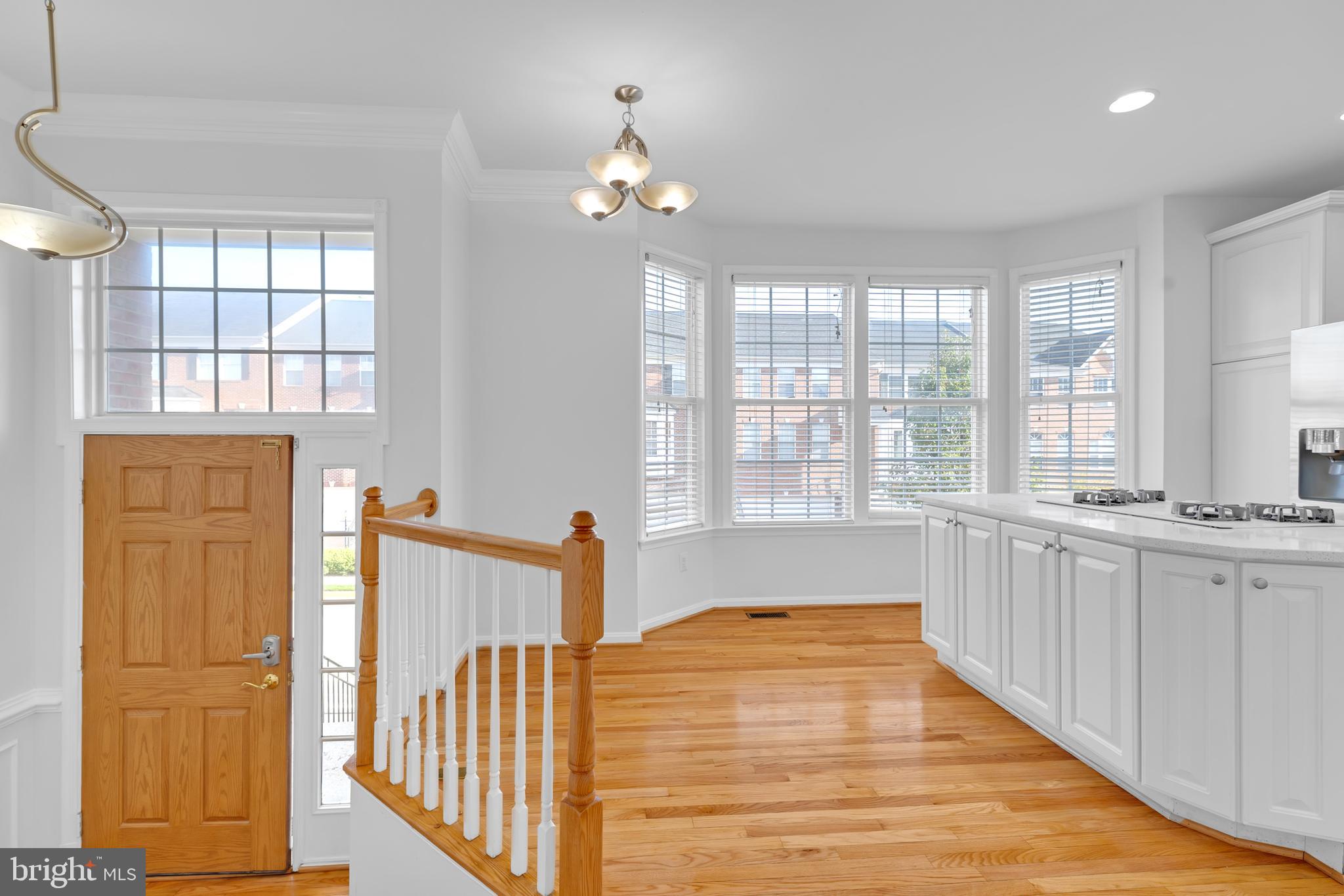 851 VALEMOUNT TERRACE NE