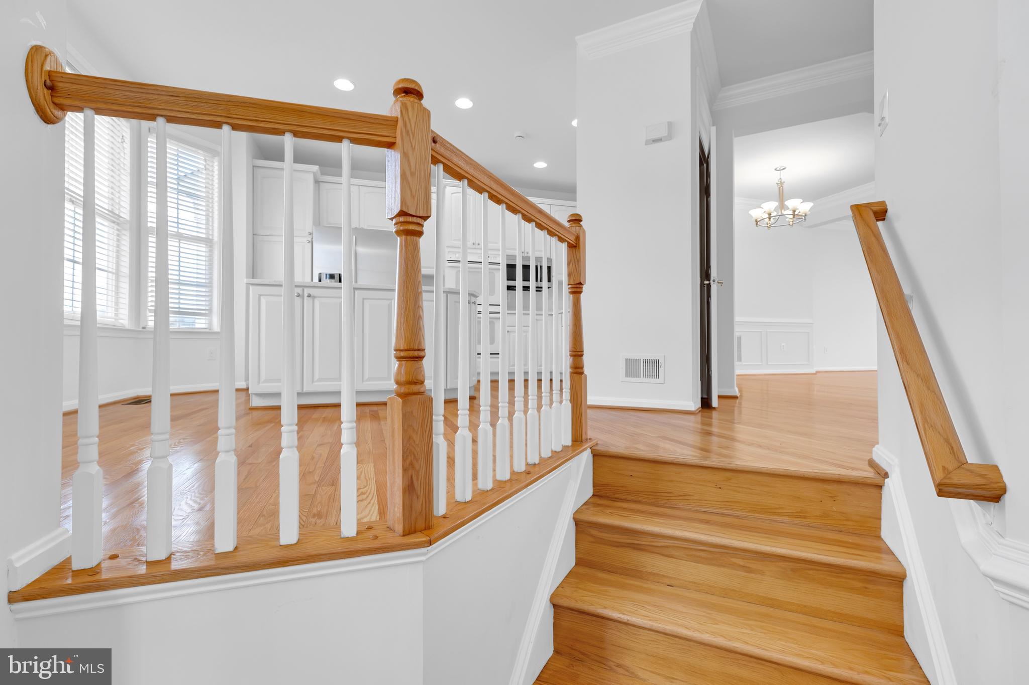 851 VALEMOUNT TERRACE NE