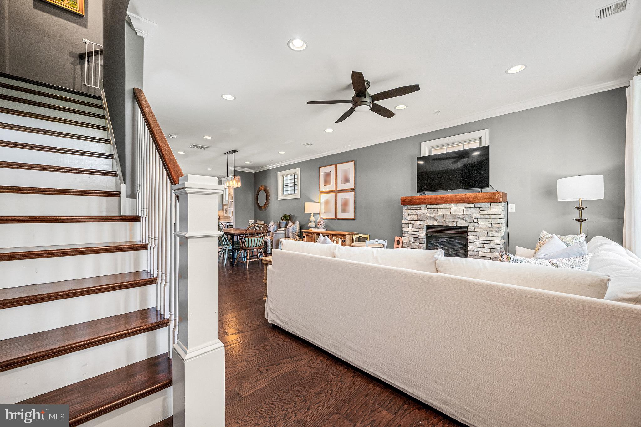 625 W MULBERRY STREET