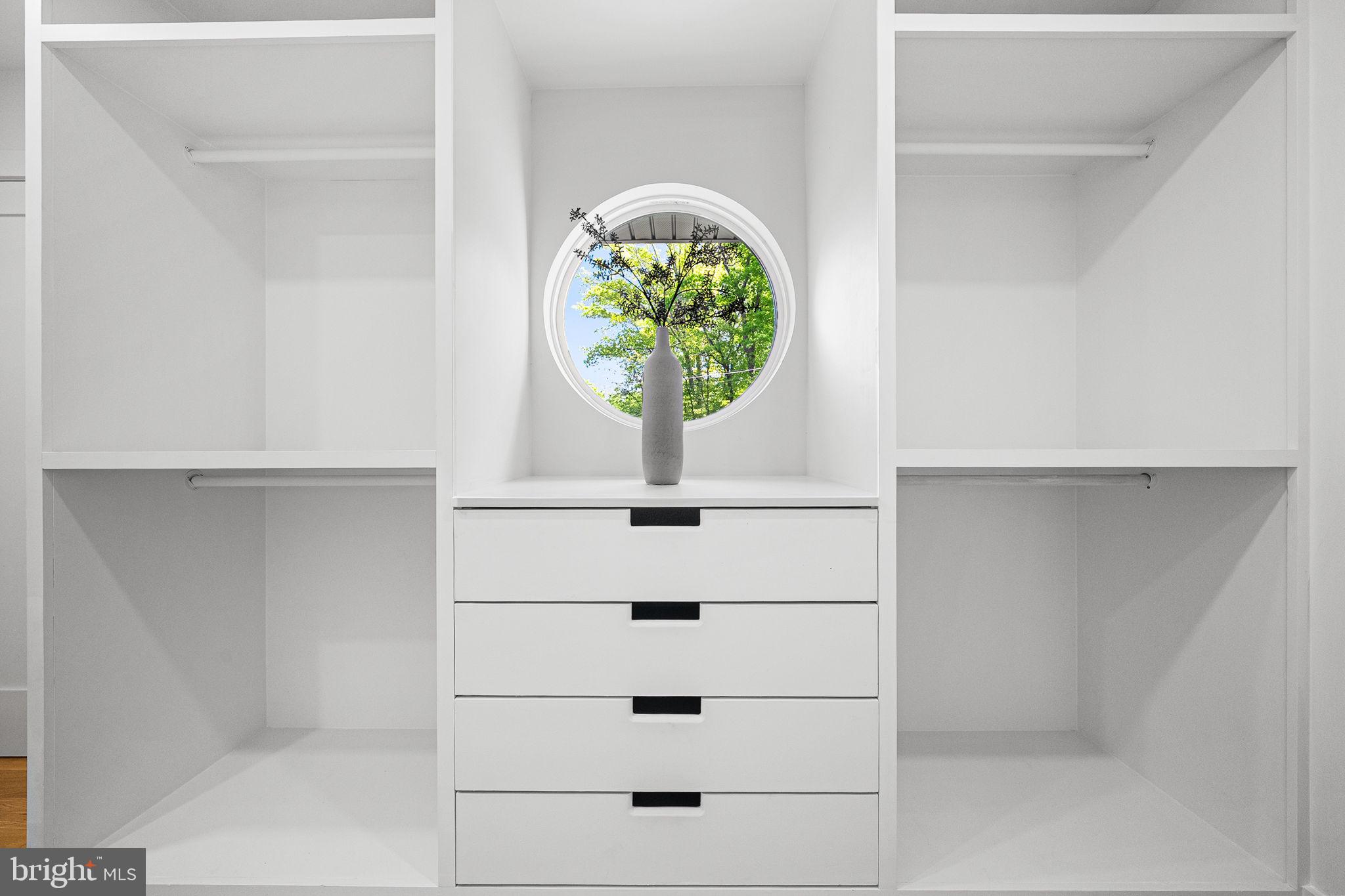 LAKE BARCROFT - Residential