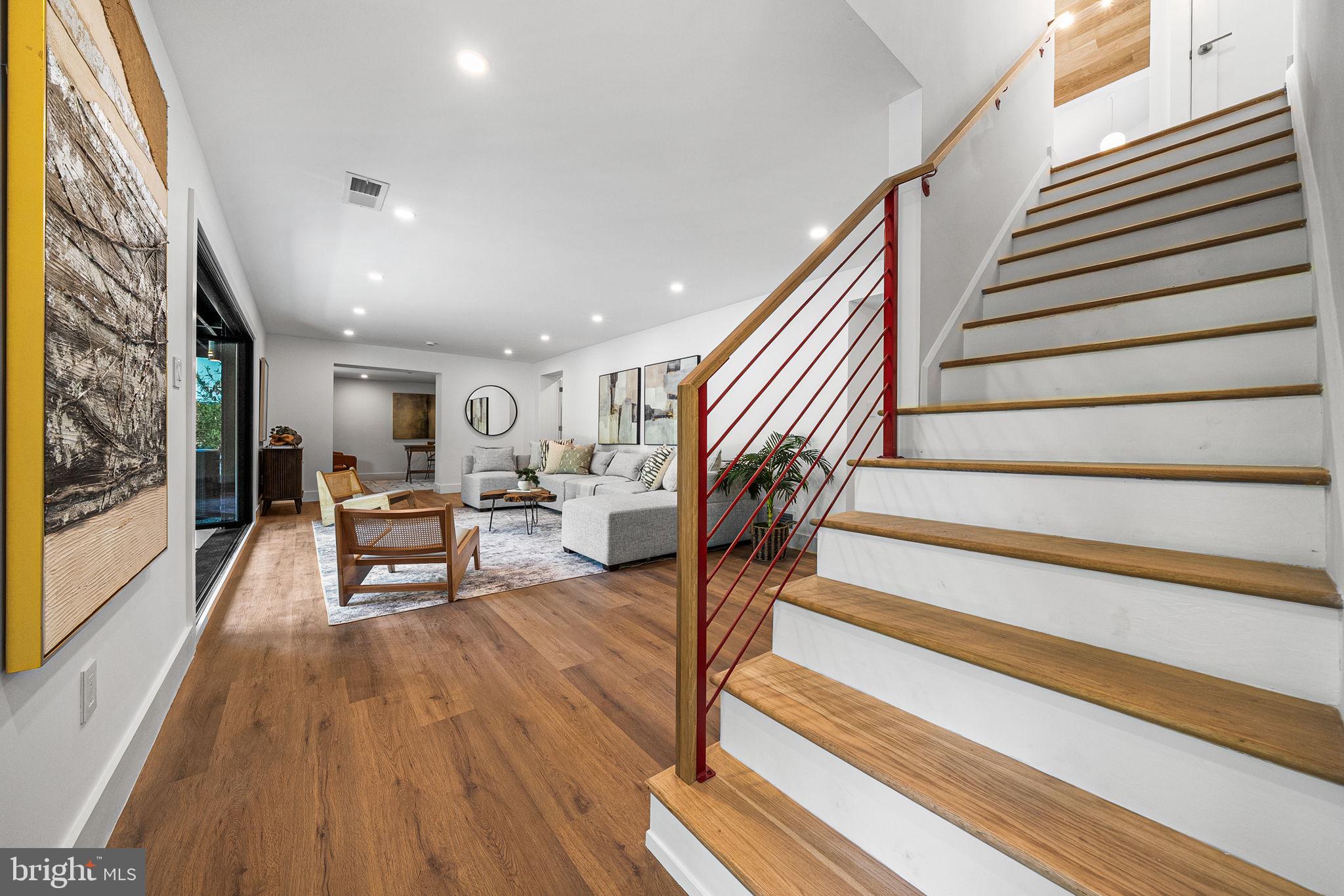 LAKE BARCROFT - Residential