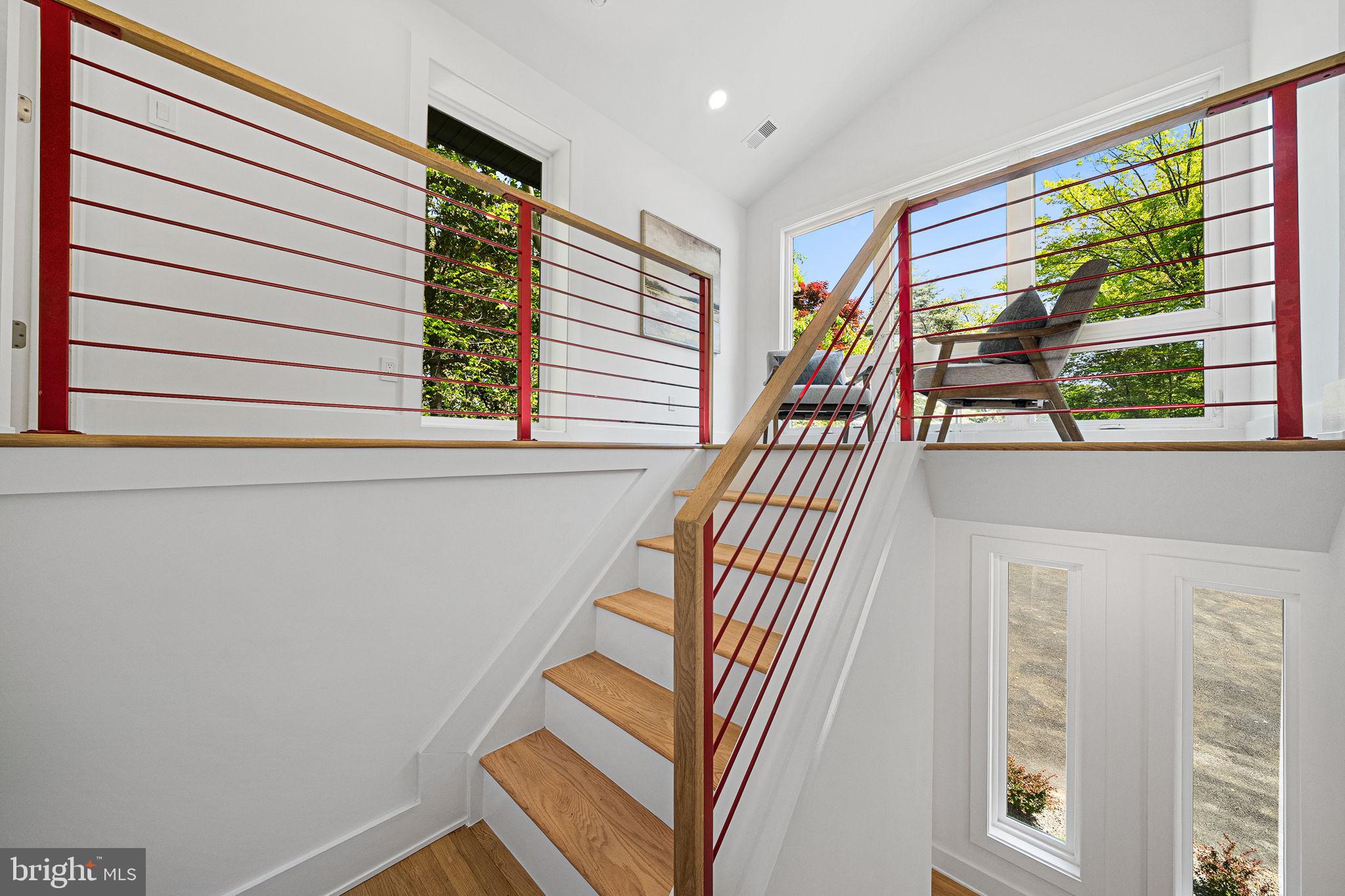 LAKE BARCROFT - Residential