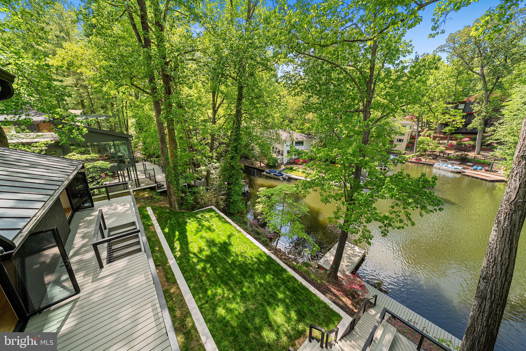 LAKE BARCROFT - Residential