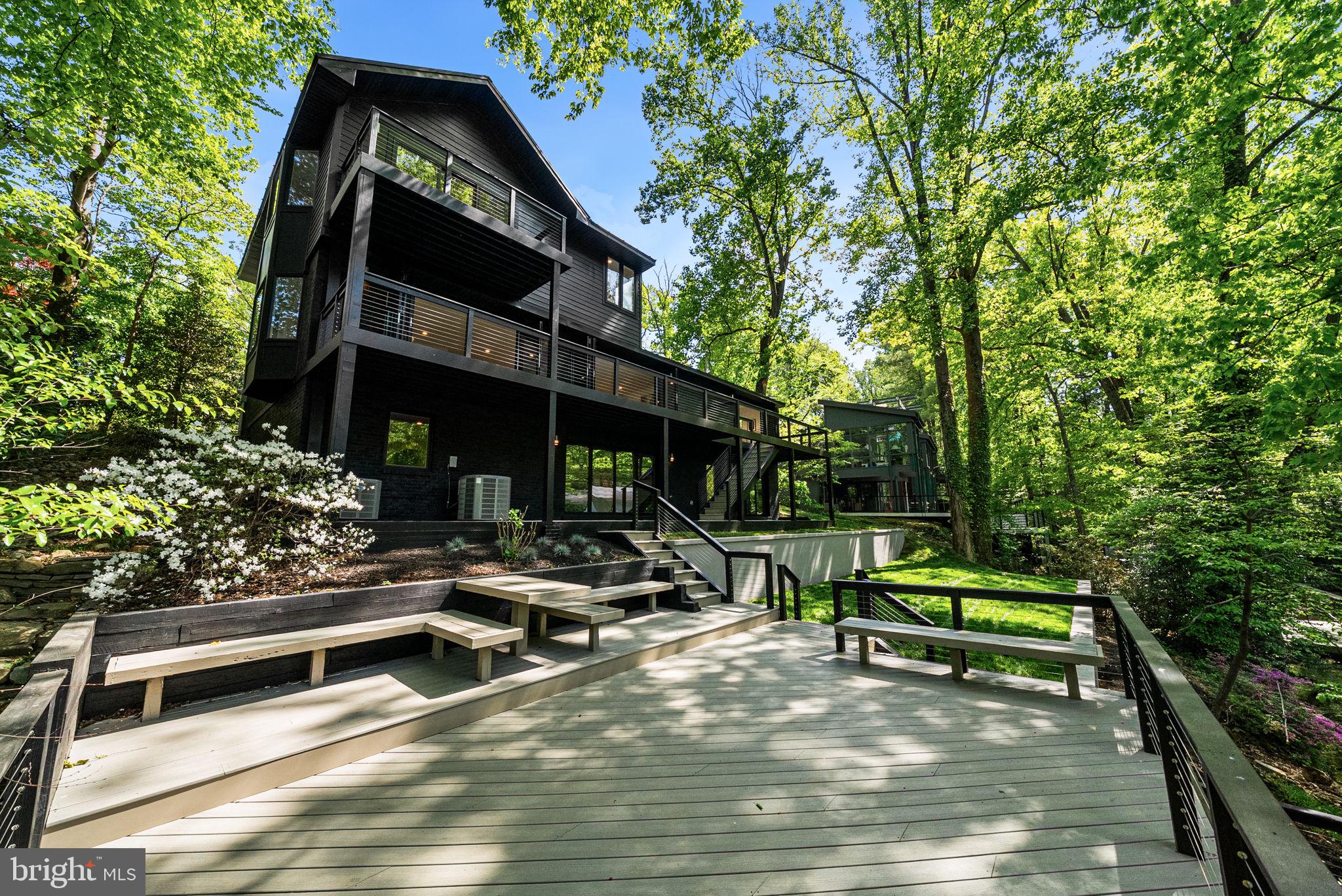 LAKE BARCROFT - Residential