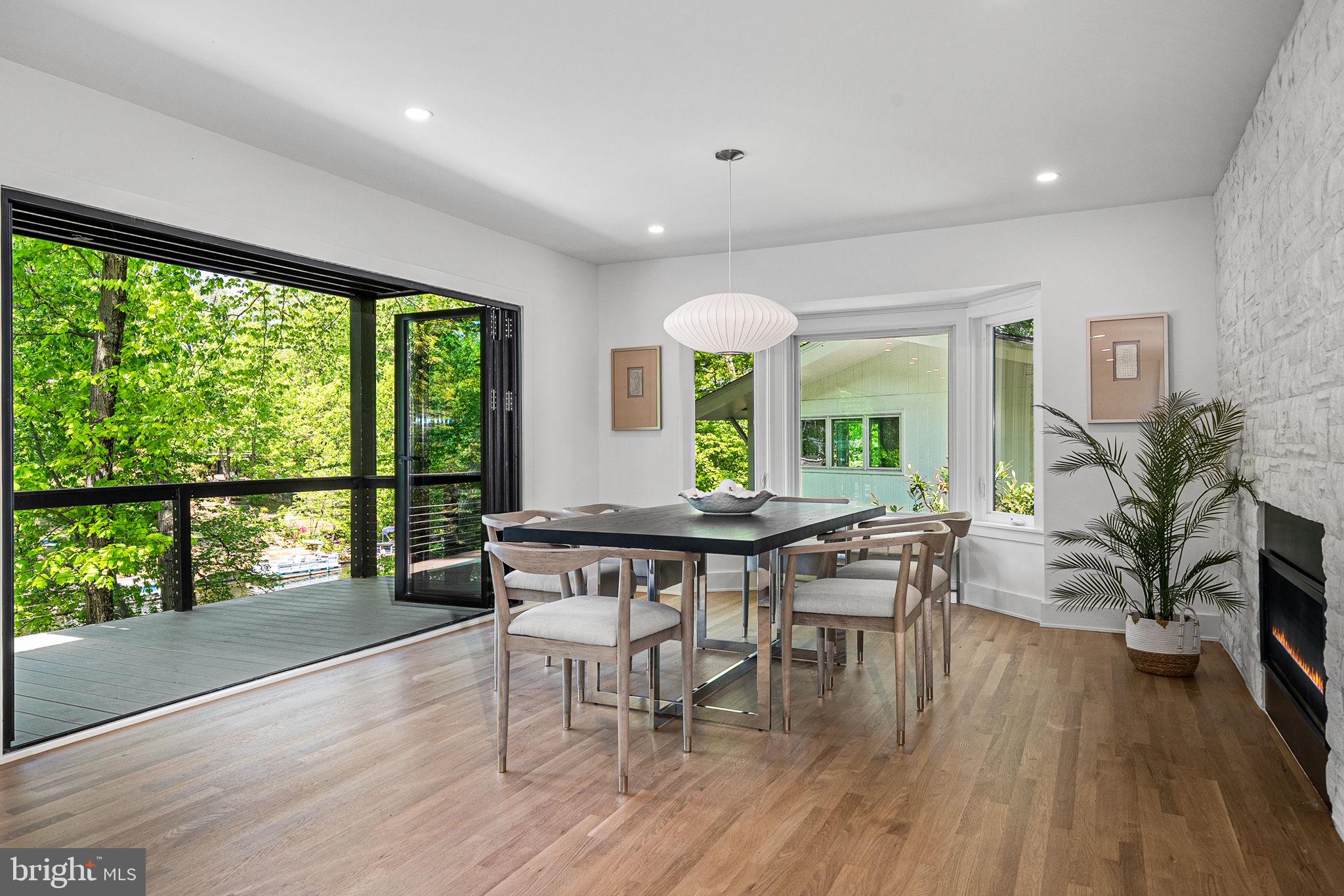 LAKE BARCROFT - Residential