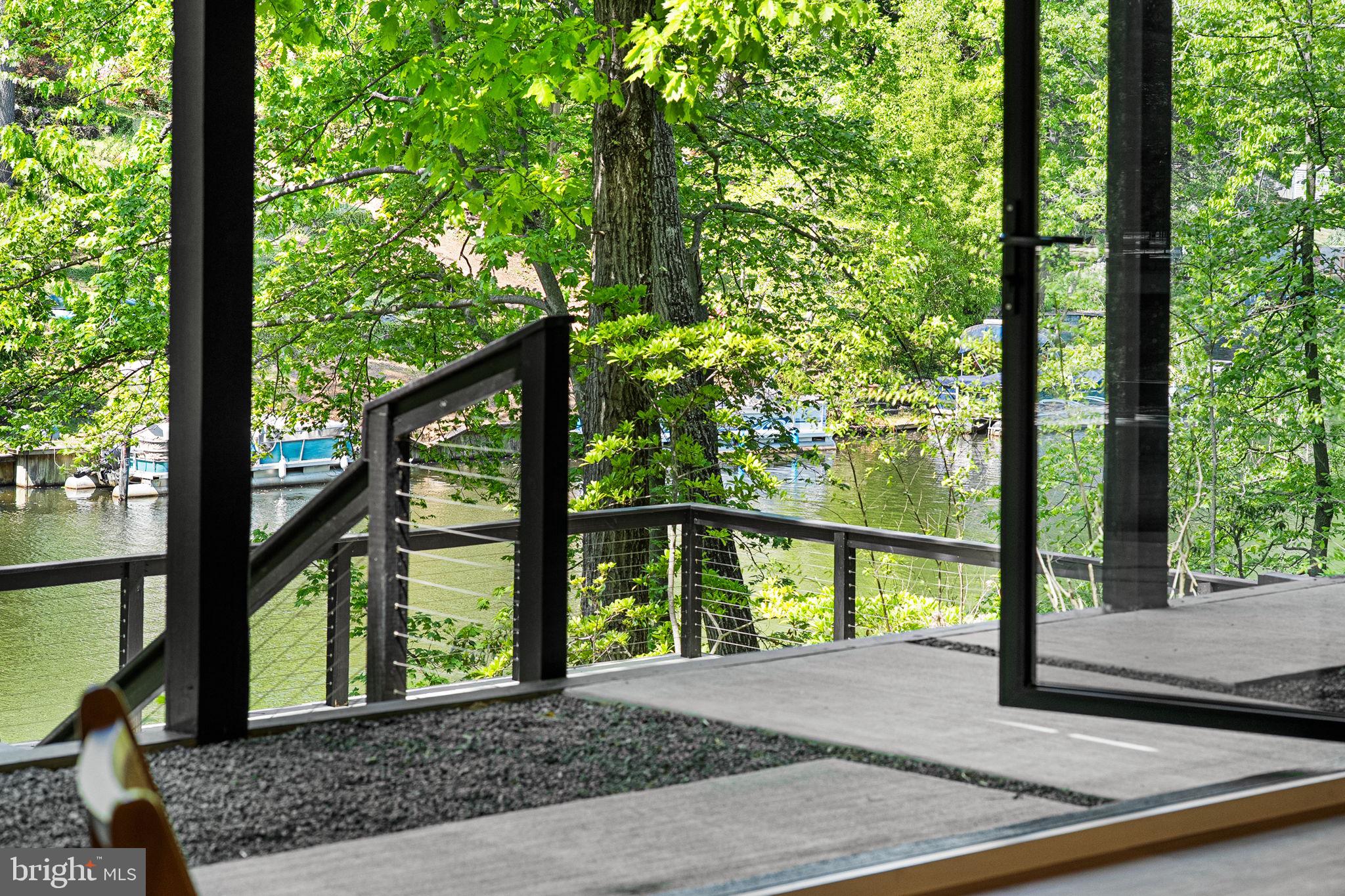 LAKE BARCROFT - Residential