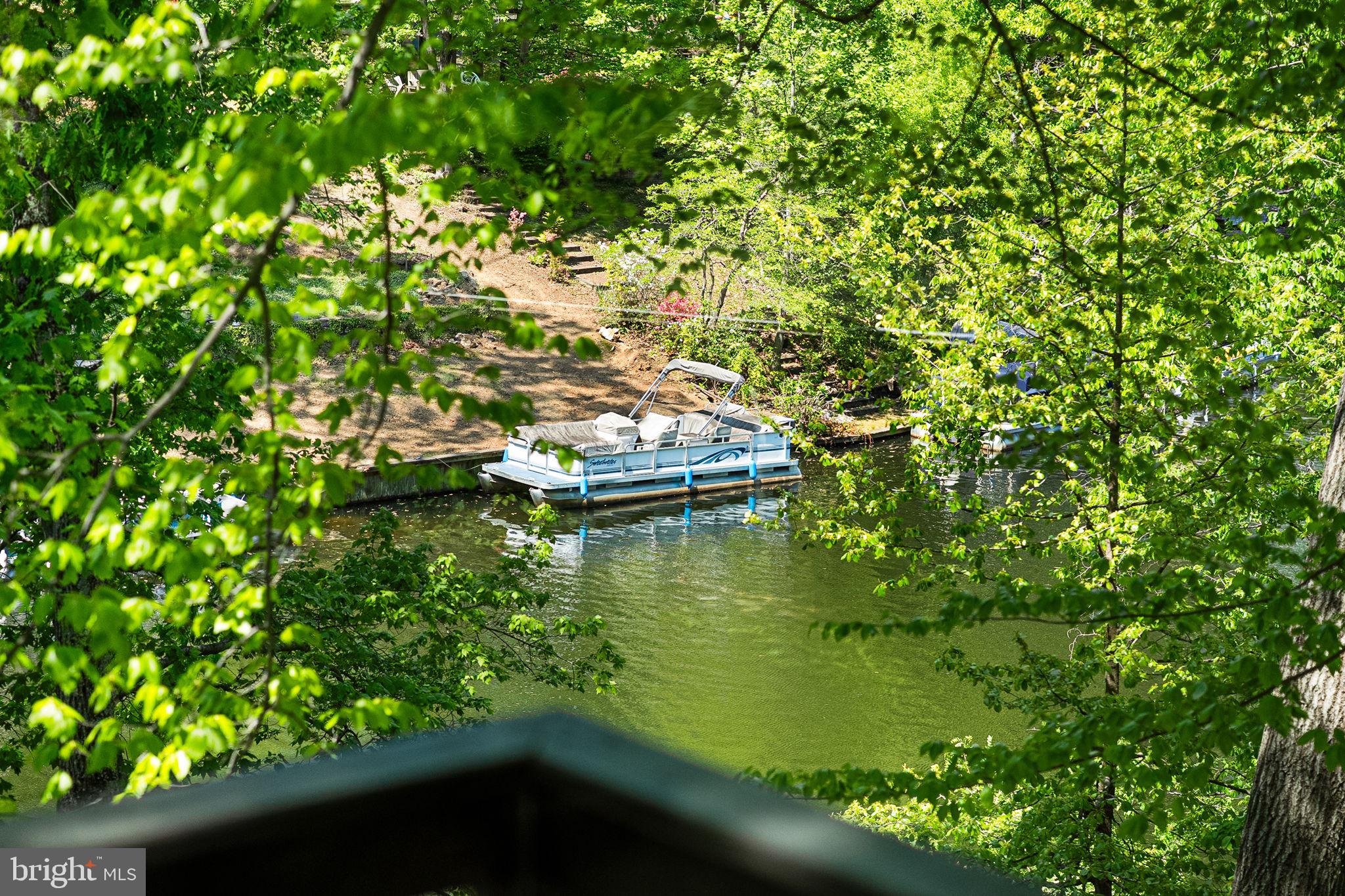 LAKE BARCROFT - Residential