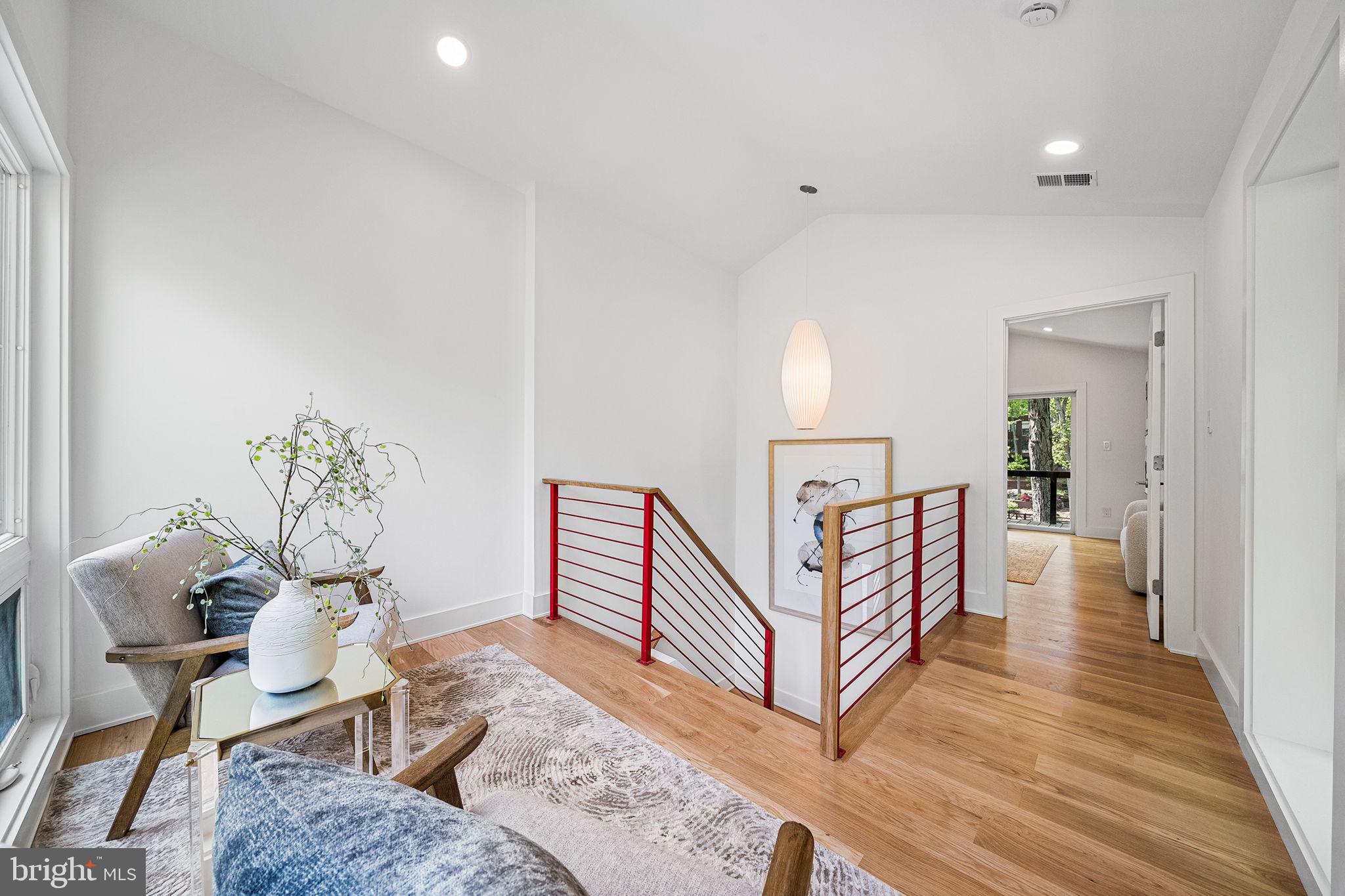 LAKE BARCROFT - Residential