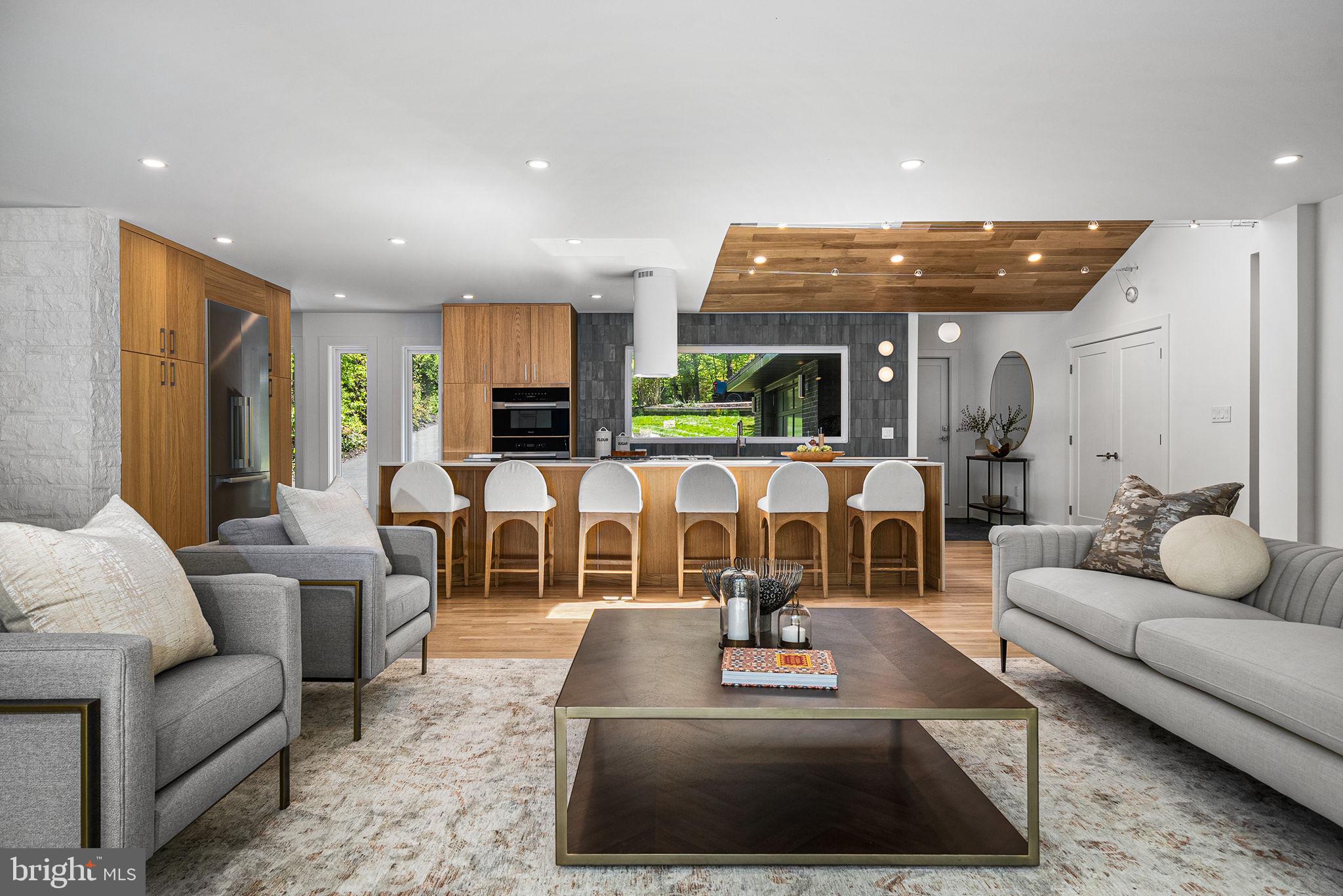 LAKE BARCROFT - Residential