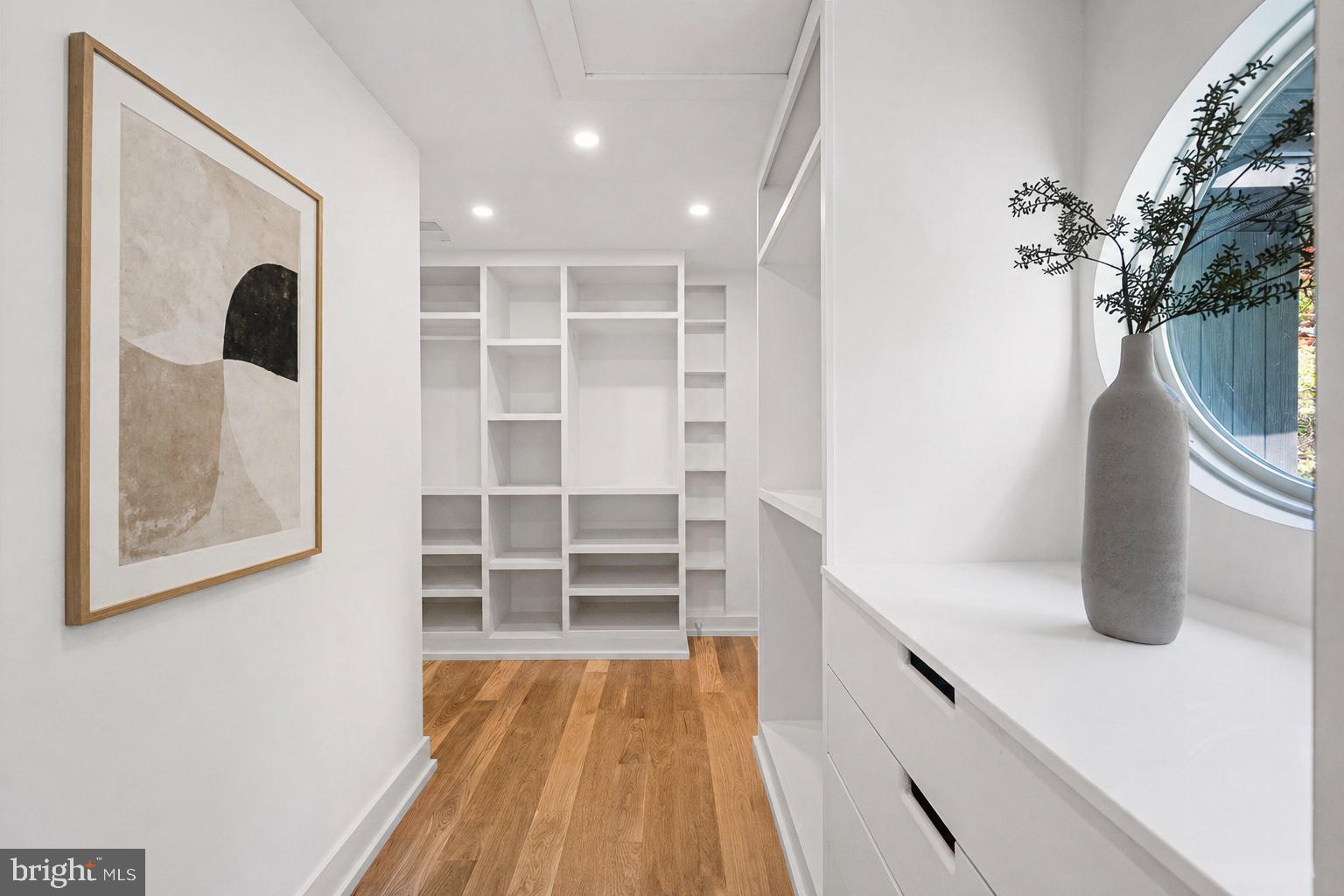 LAKE BARCROFT - Residential