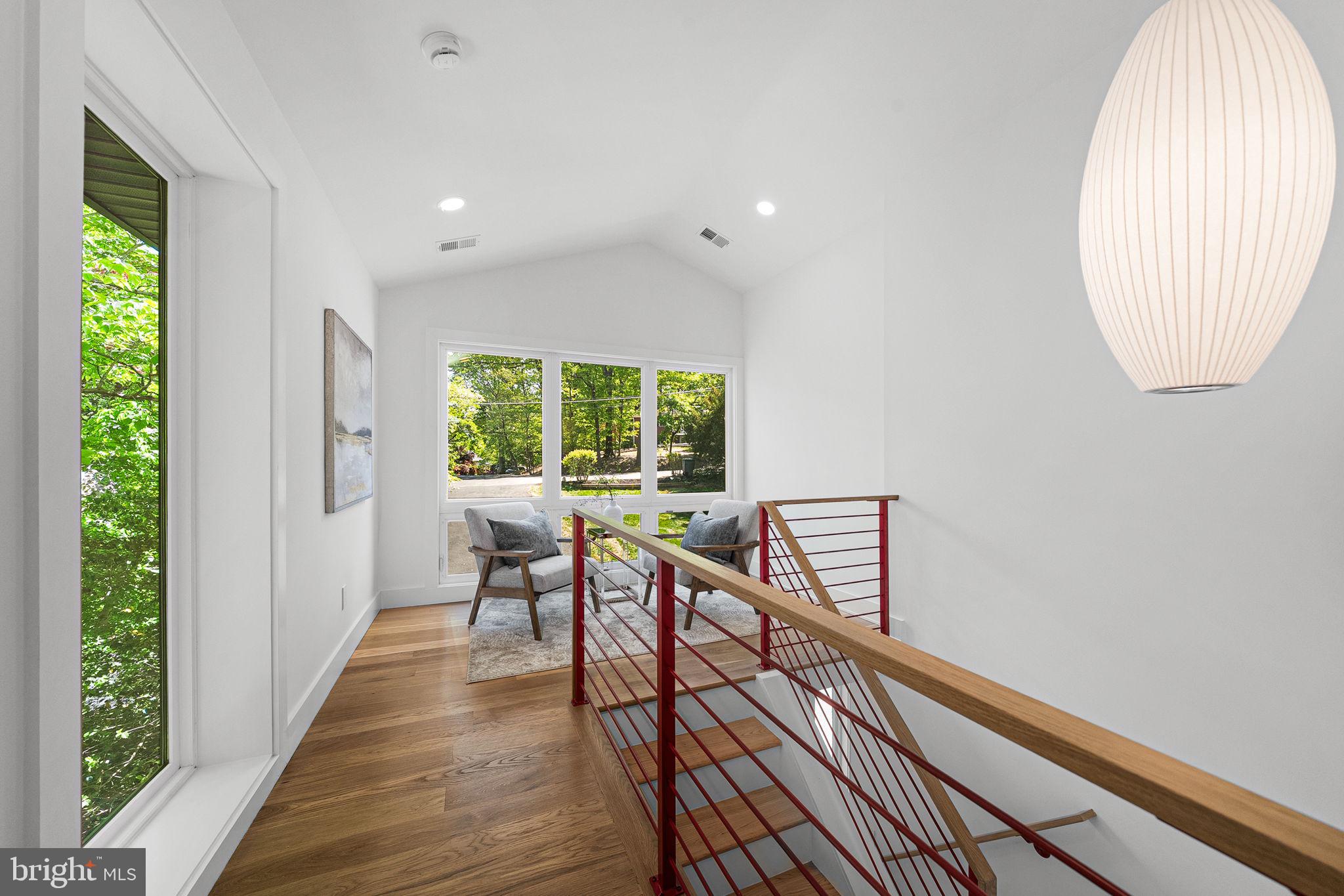 LAKE BARCROFT - Residential