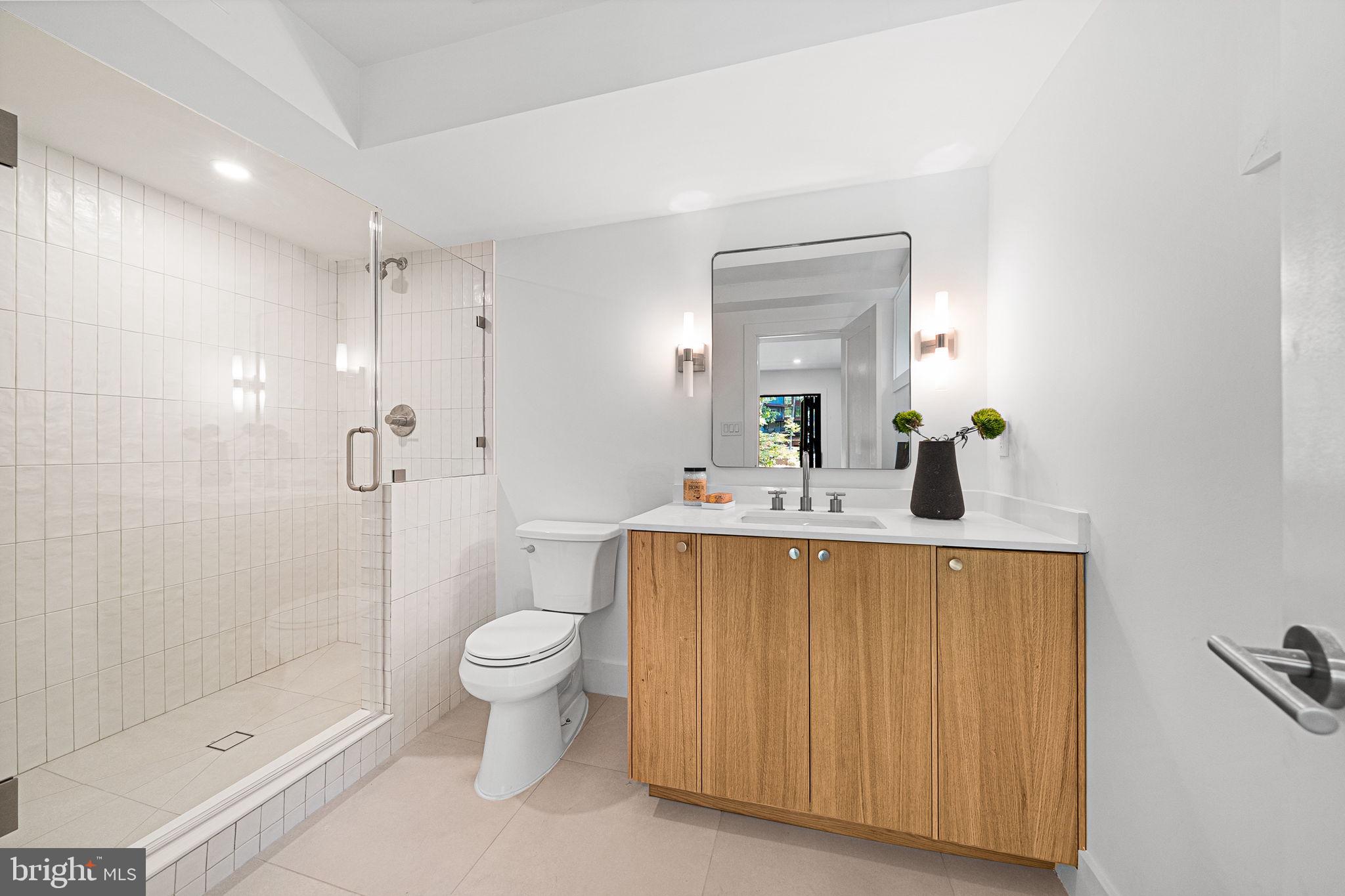 LAKE BARCROFT - Residential