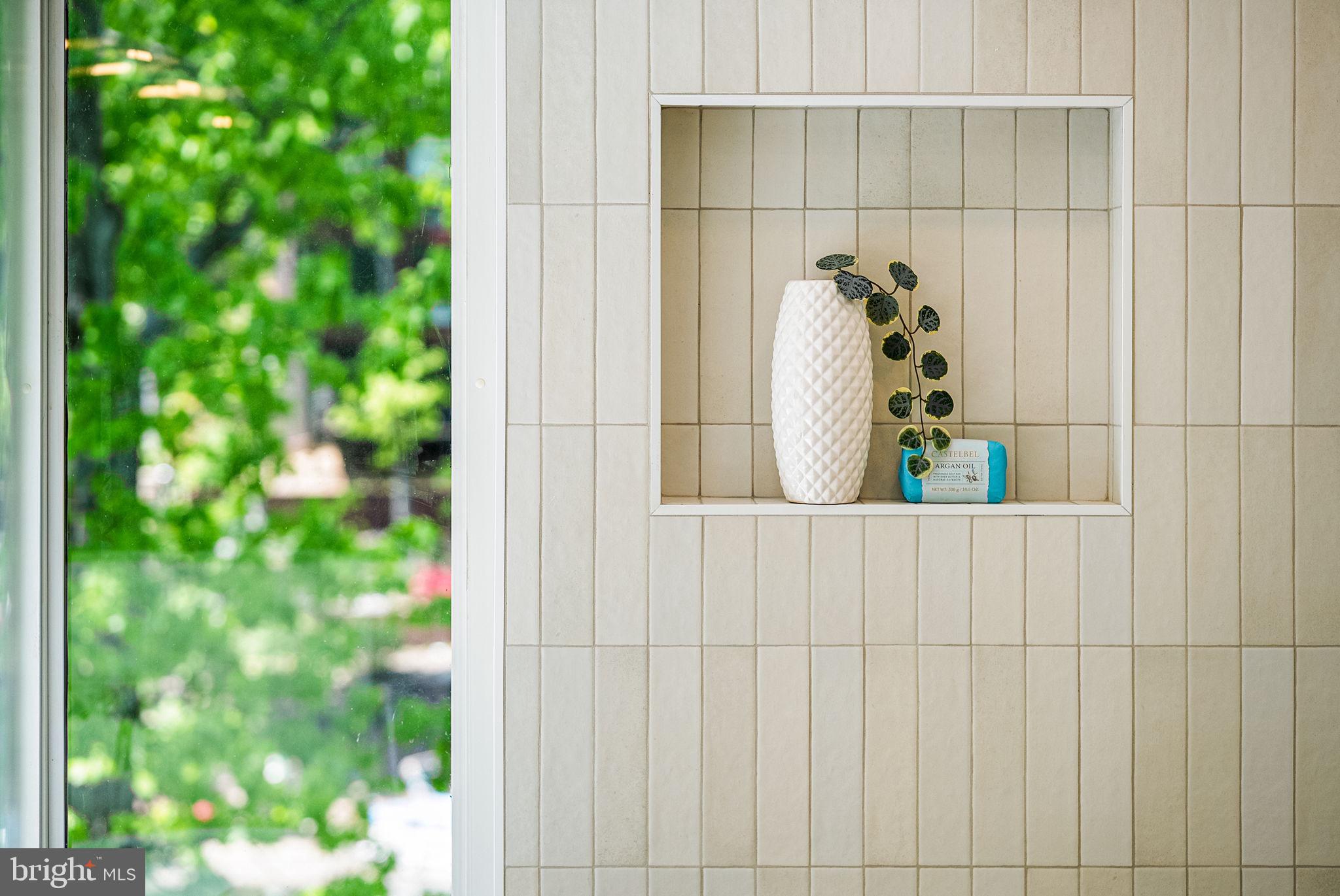 LAKE BARCROFT - Residential