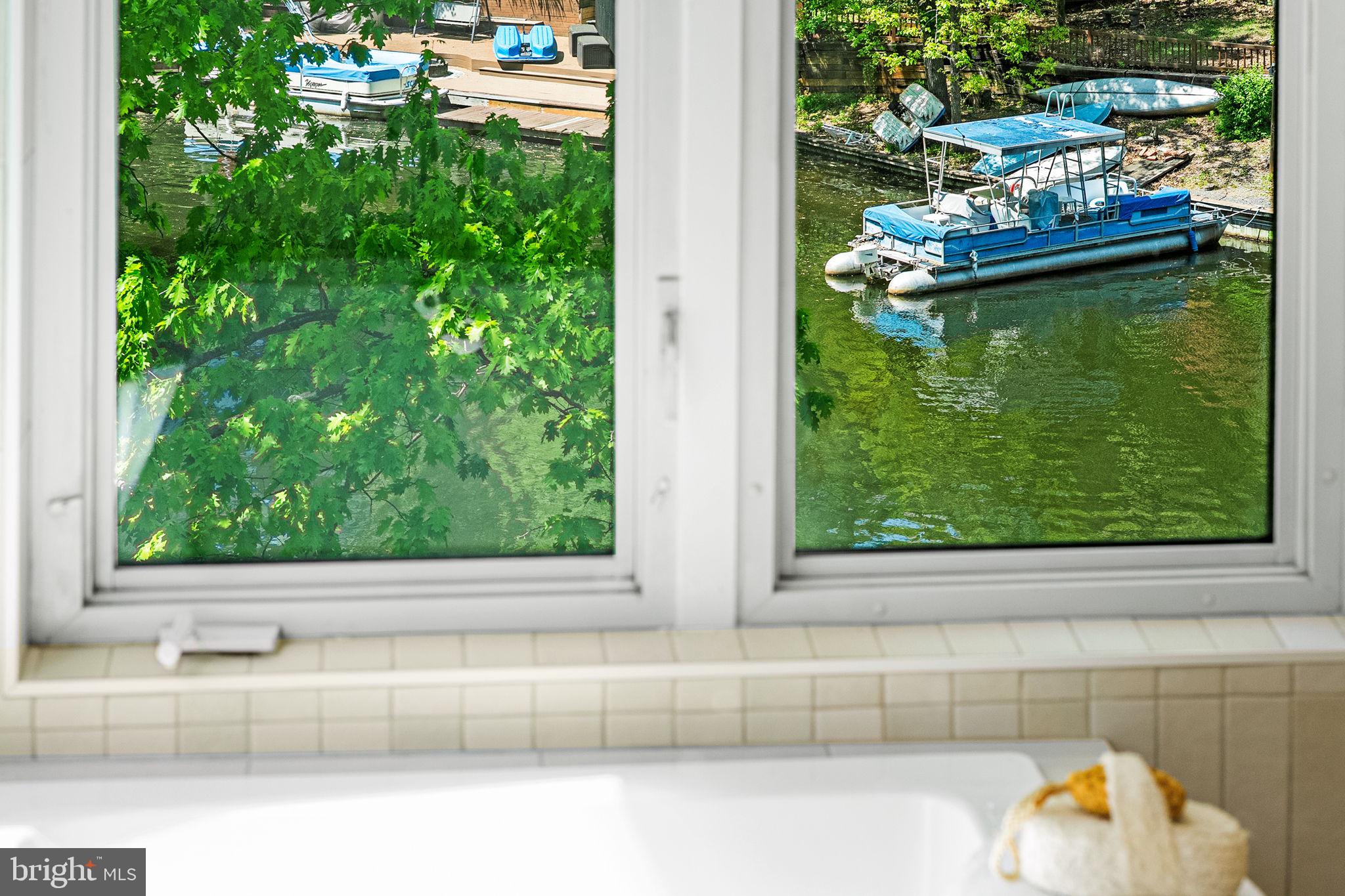 LAKE BARCROFT - Residential