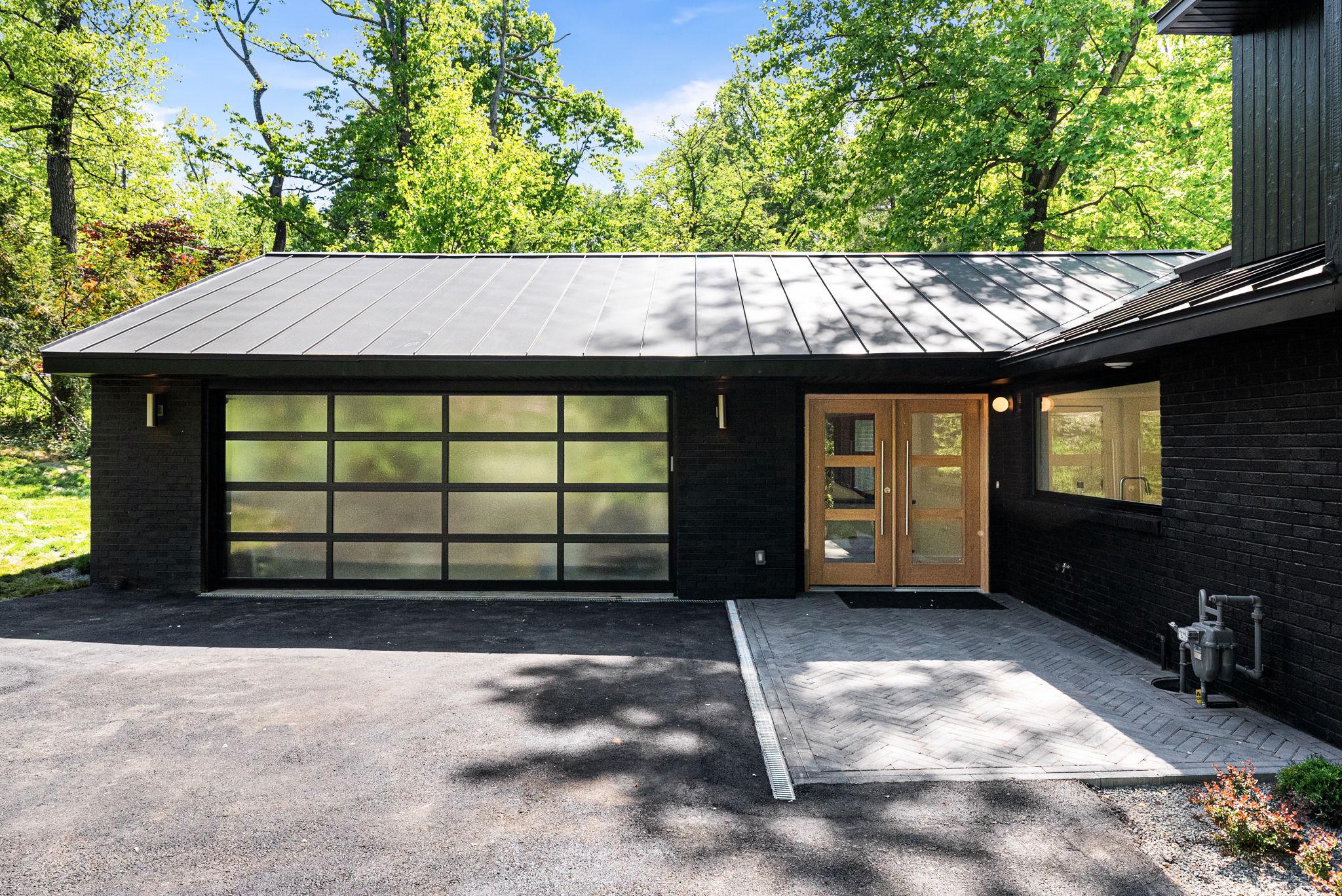 LAKE BARCROFT - Residential