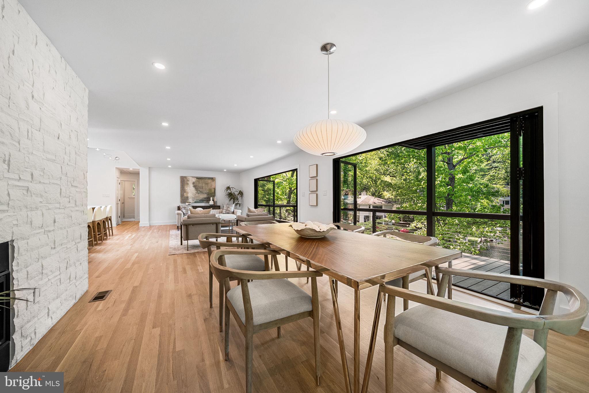 LAKE BARCROFT - Residential